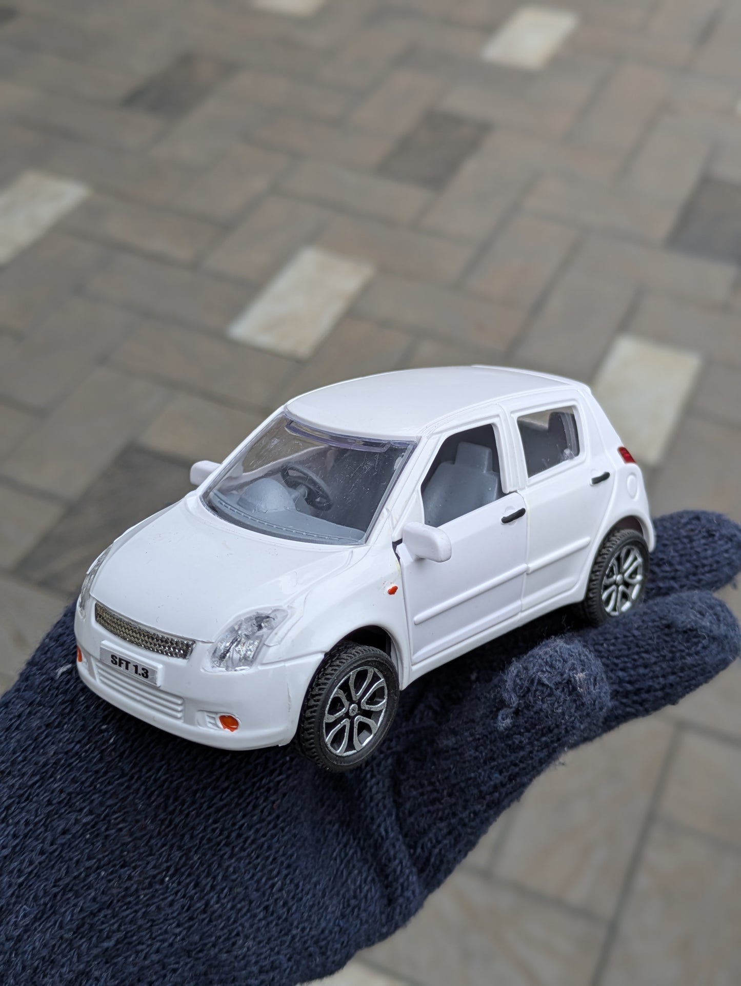 Die-cast Model Hard Plastic Body Door Openable