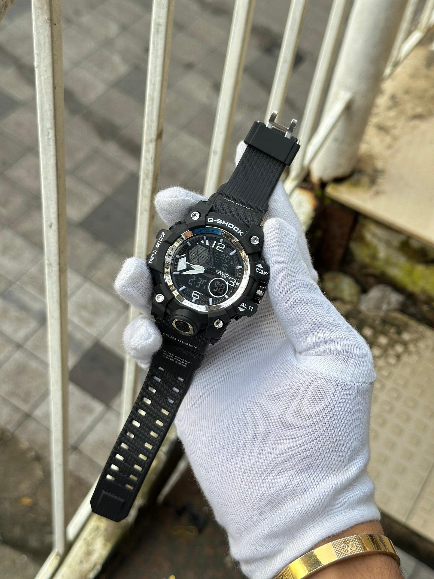 DIGITAL WATCH FOR MEN ROUND DIAL G-SHOCK MODEL