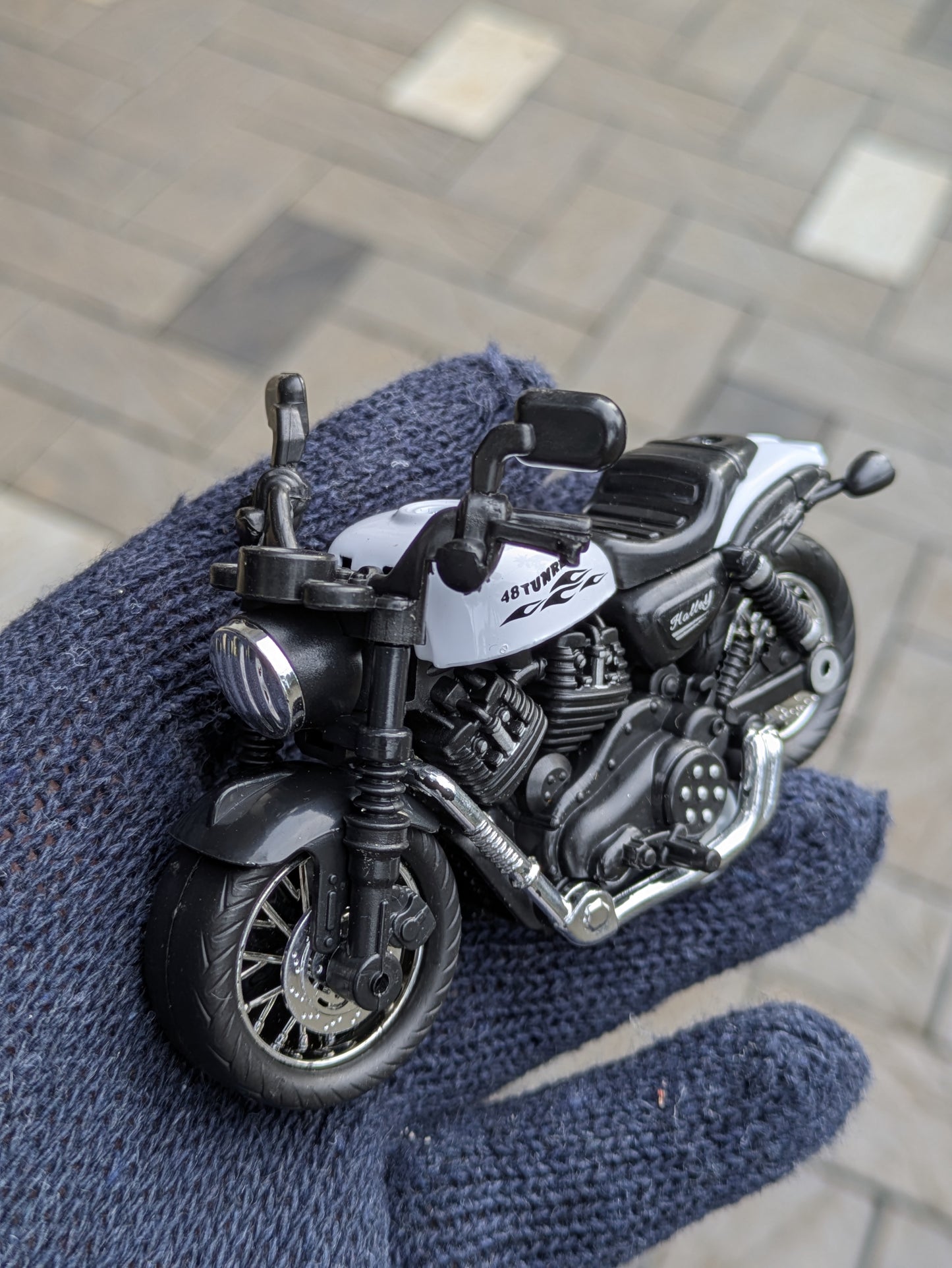Die-cast Metal Bikes (pack of 1 White )