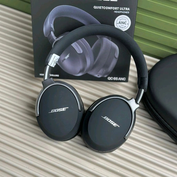 BOSE. QUIET COMFORT ULTRA WIRELESS HEADPHONE. FIRST QUALITY. GOOD SOUNDS. WITH CARRY BAG ( Pack of 1)