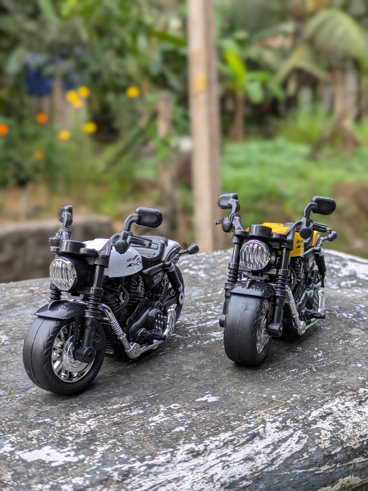 Die-cast Metal Bikes (pack of 1 White )