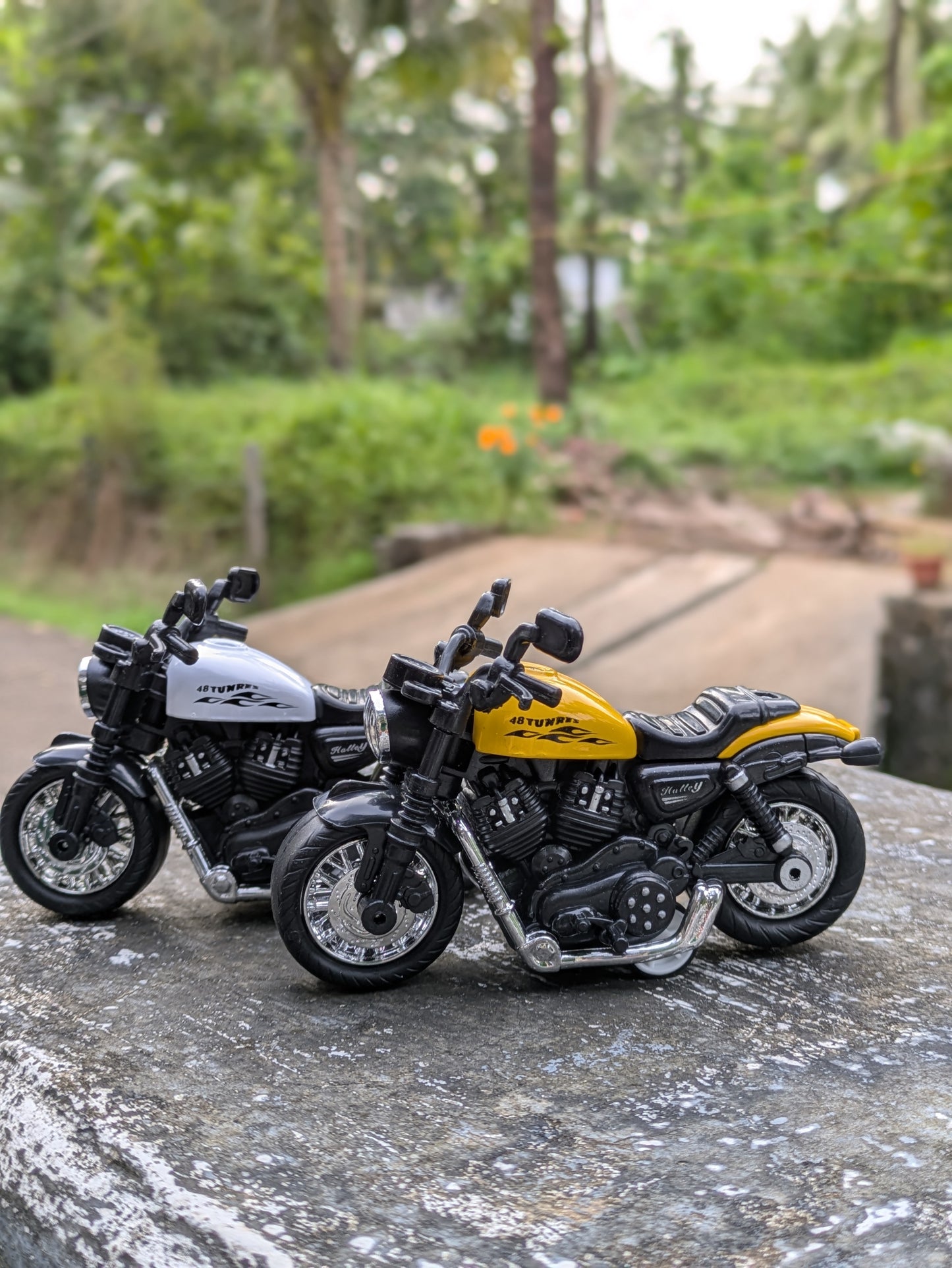 Die-cast Metal Bikes (pack of 1 White )