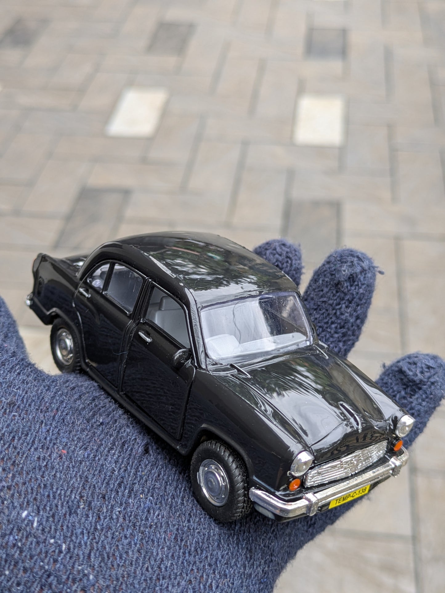 Die-cast Model Ambassador Hard Plastic Body Door Openable