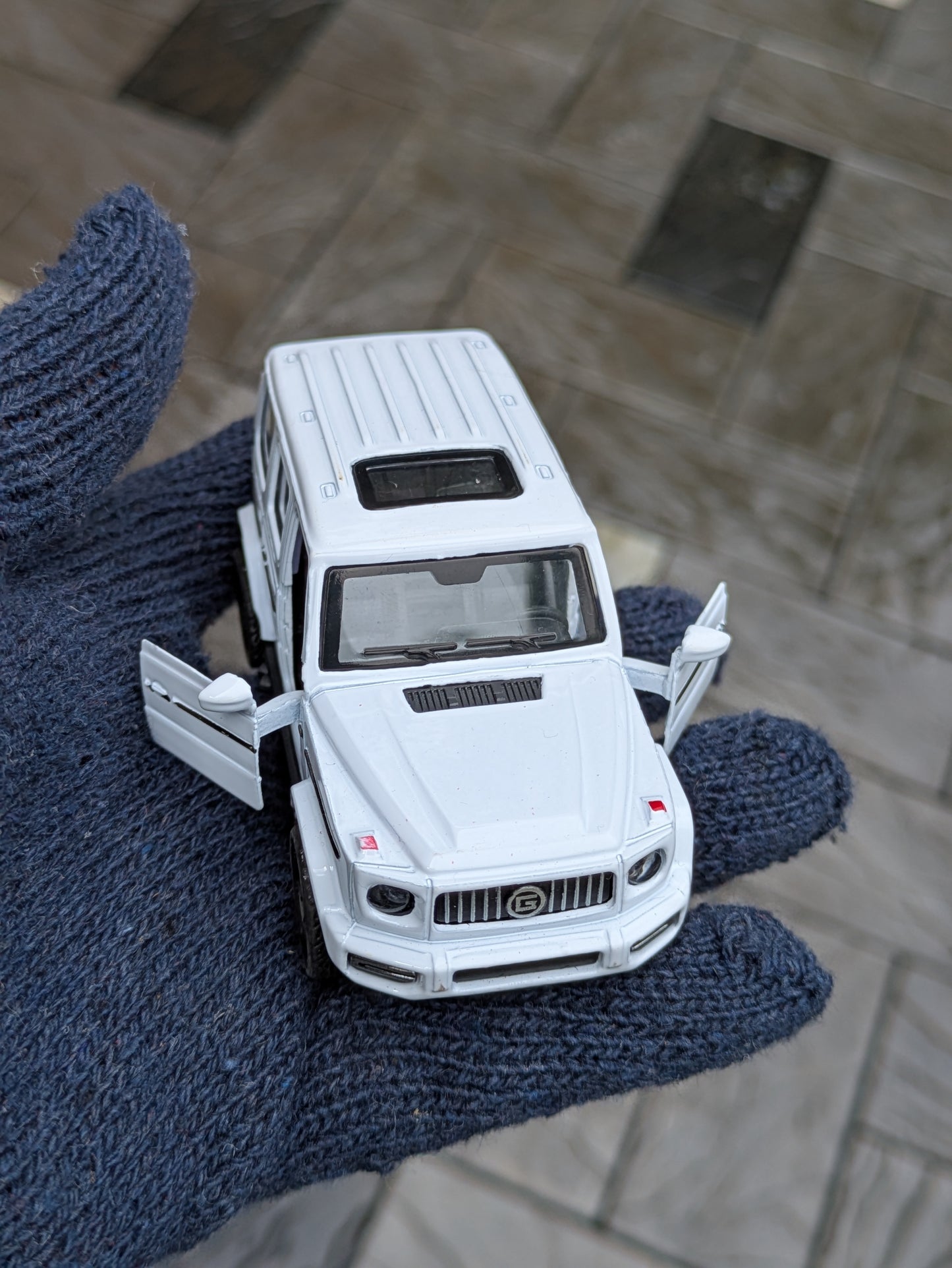 Hot Wheels/Die Cast BENZ G-WAGEN Model Metal And Plast