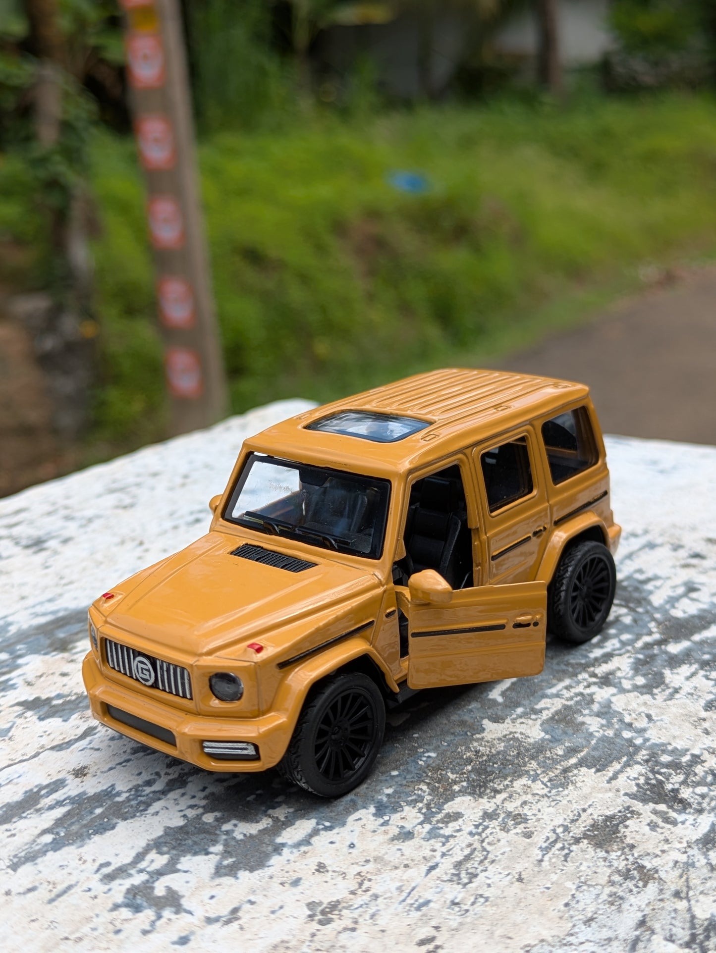 Hot Wheels/Die Cast BENZ G-WAGEN Model Metal And Plast