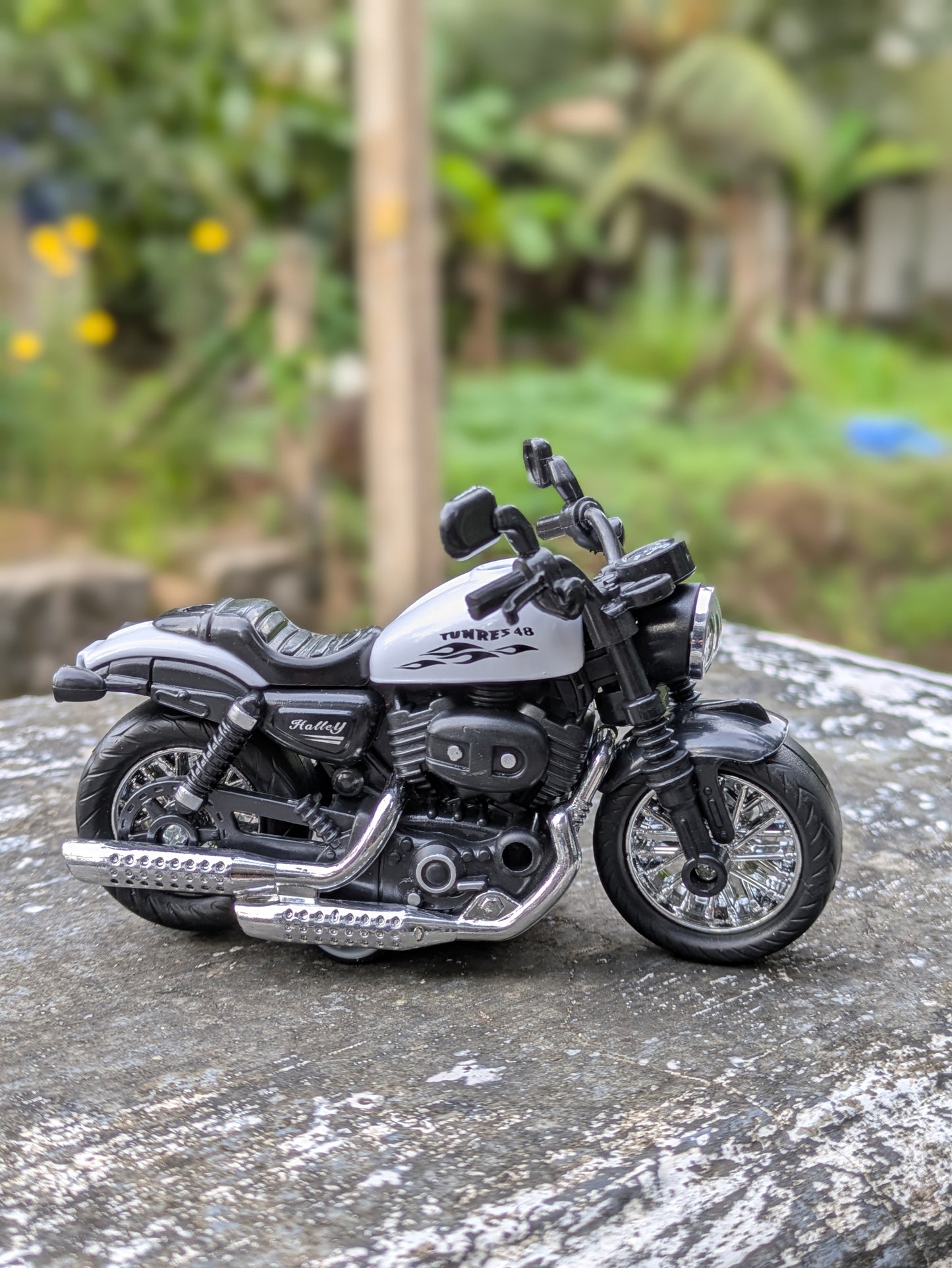 Die-cast Metal Bikes (pack of 1 White )