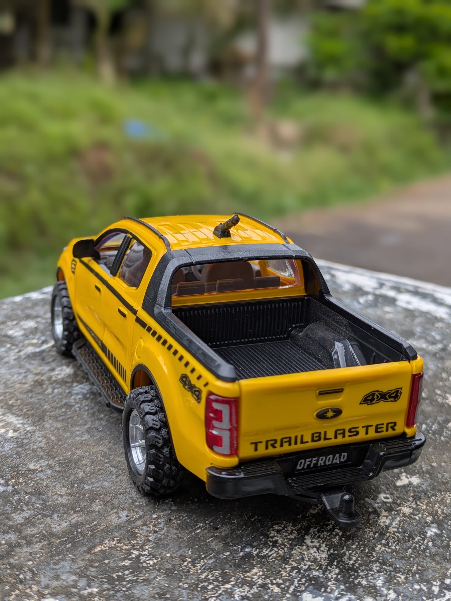 Die-cast Model Truck Hard Plastic Body Door Openable