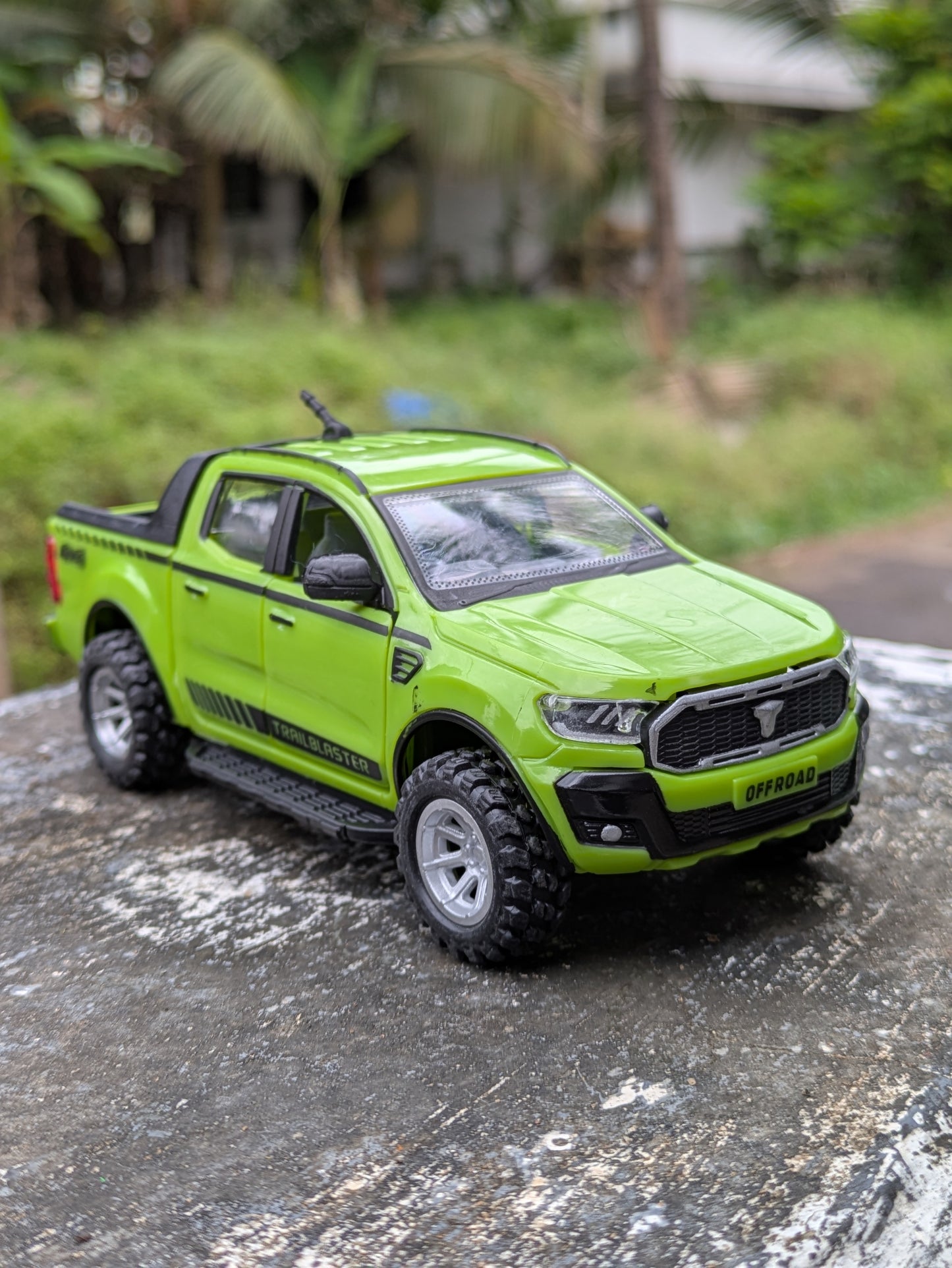 Die-cast Model Truck Hard Plastic Body Door Openable