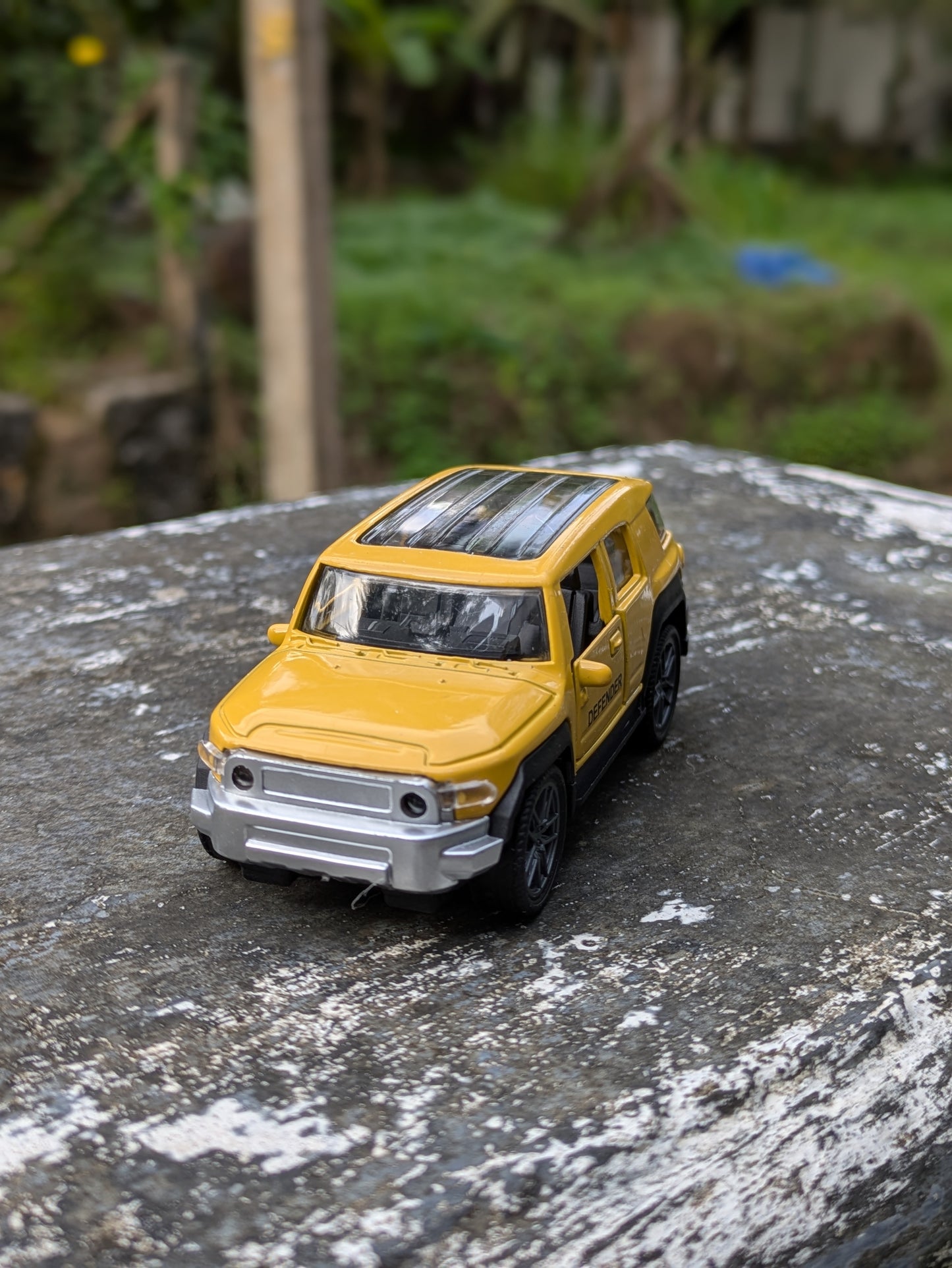 Hot Wheels/Die Cast Diffender Model Metal And Plastic Mix Body ( Yellow )