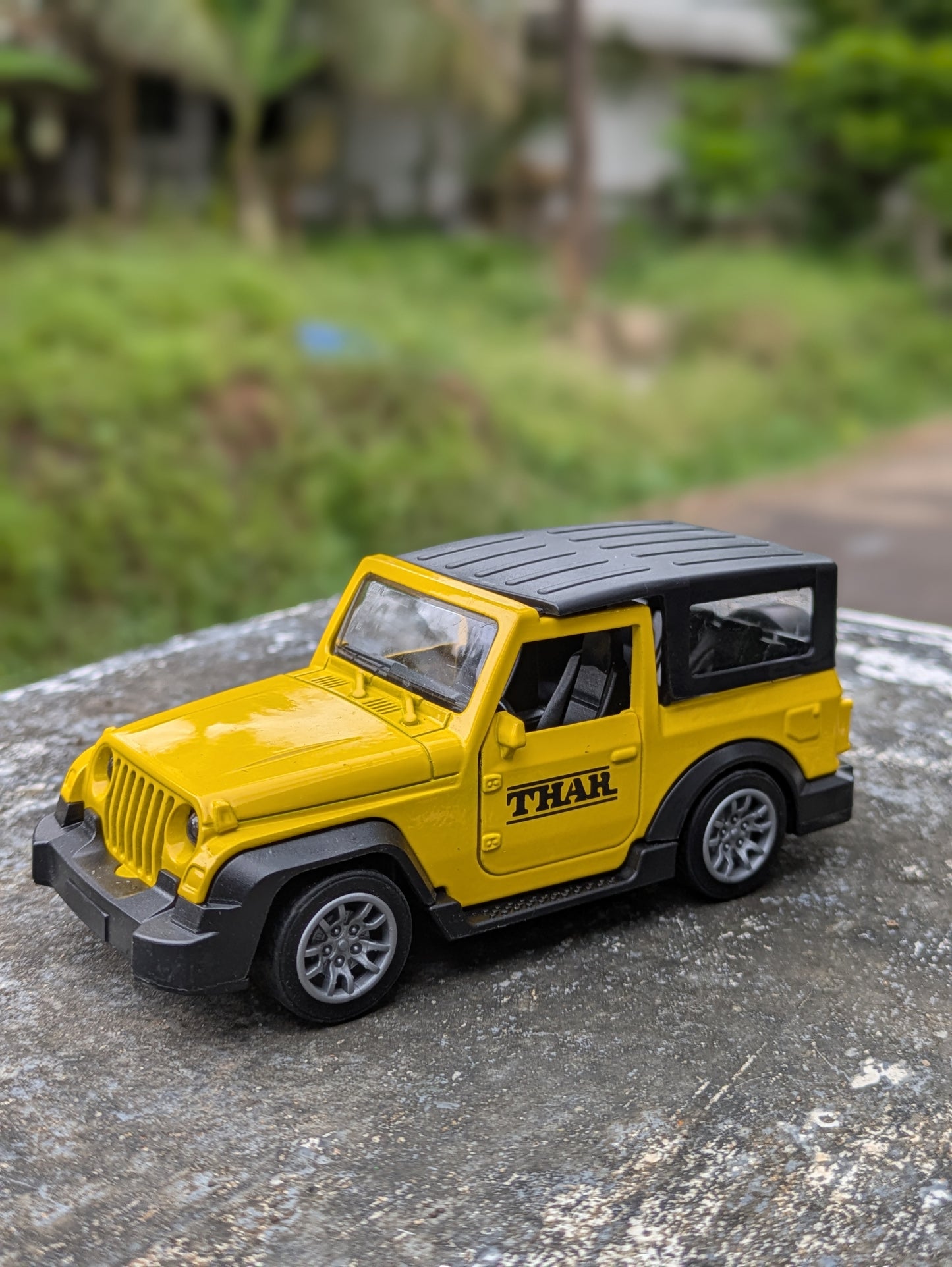 Die-cast Model Metal Body Thar Door Openable