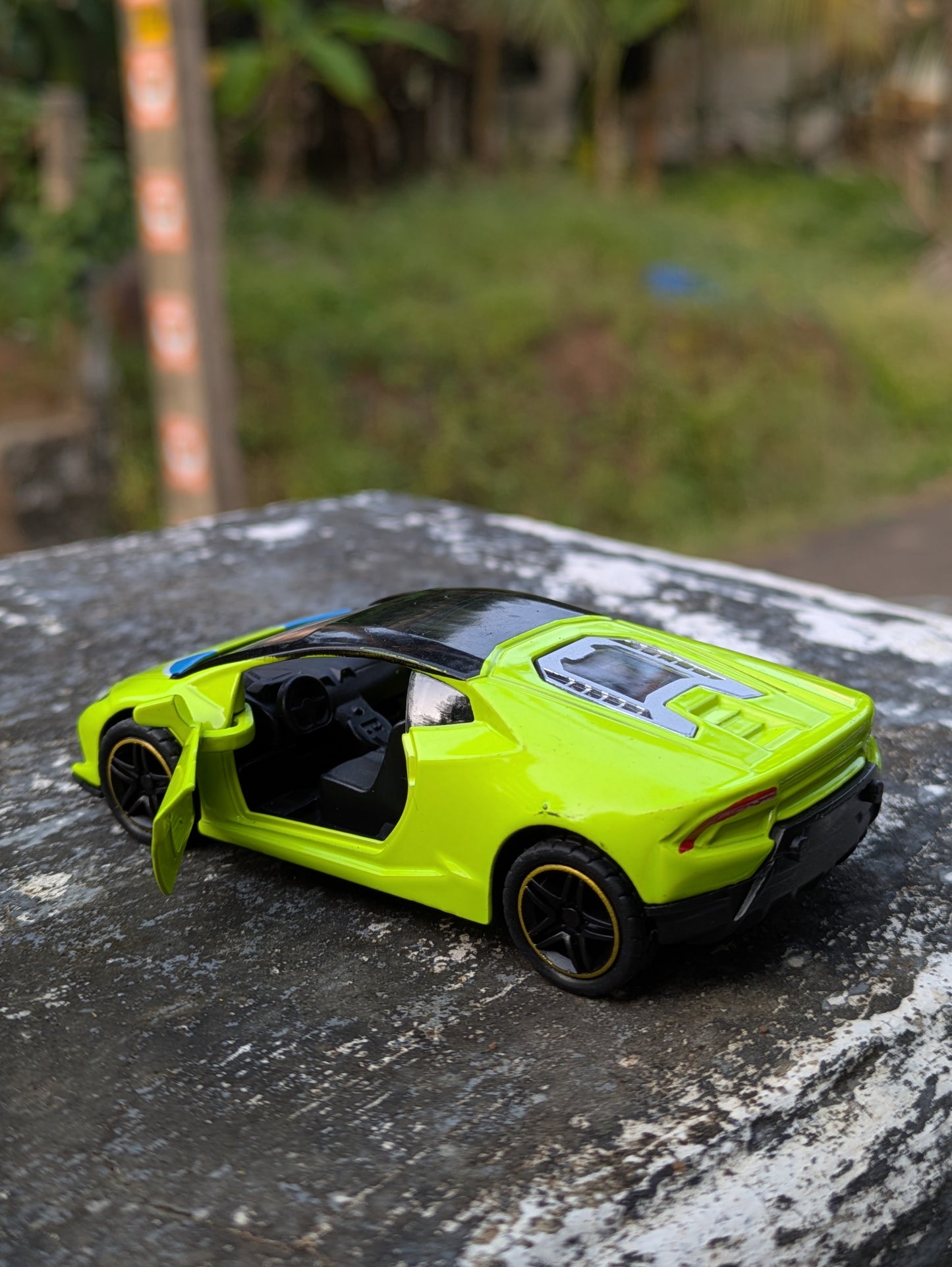 Die-Cast Metal Cars Scale Model Door Openable