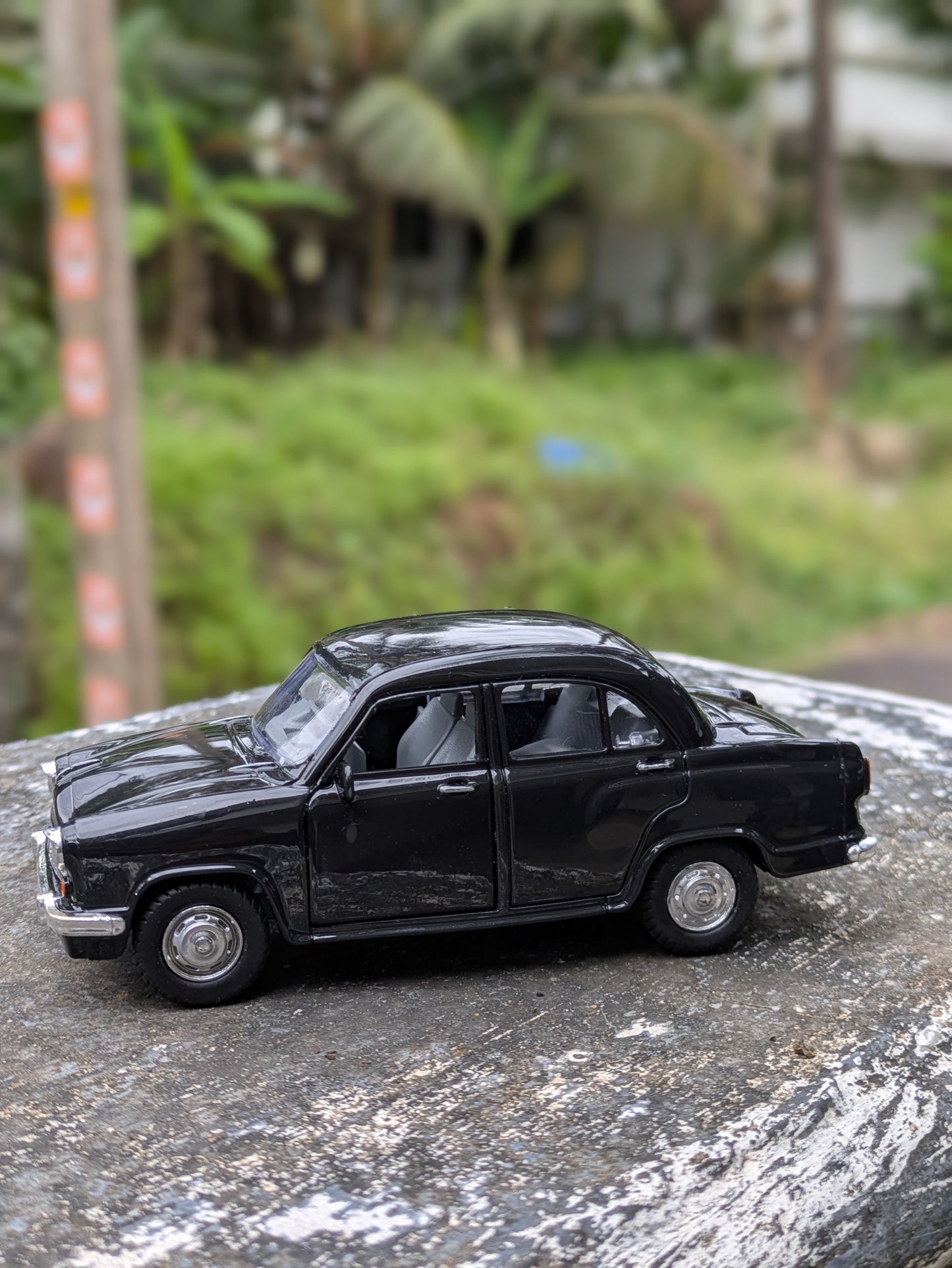 Die-cast Model Ambassador Hard Plastic Body Door Openable