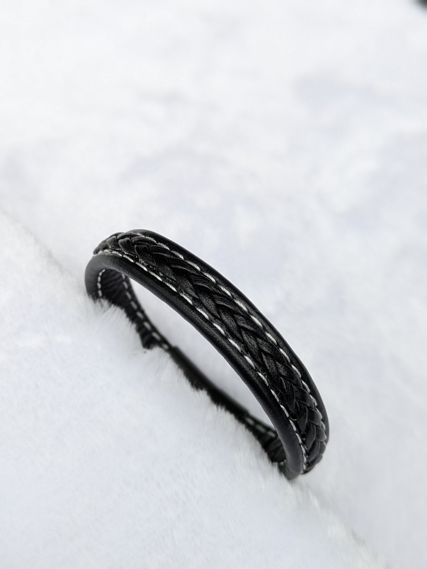 Gents Leather Bracelet With Magnetic Buckles Free Size