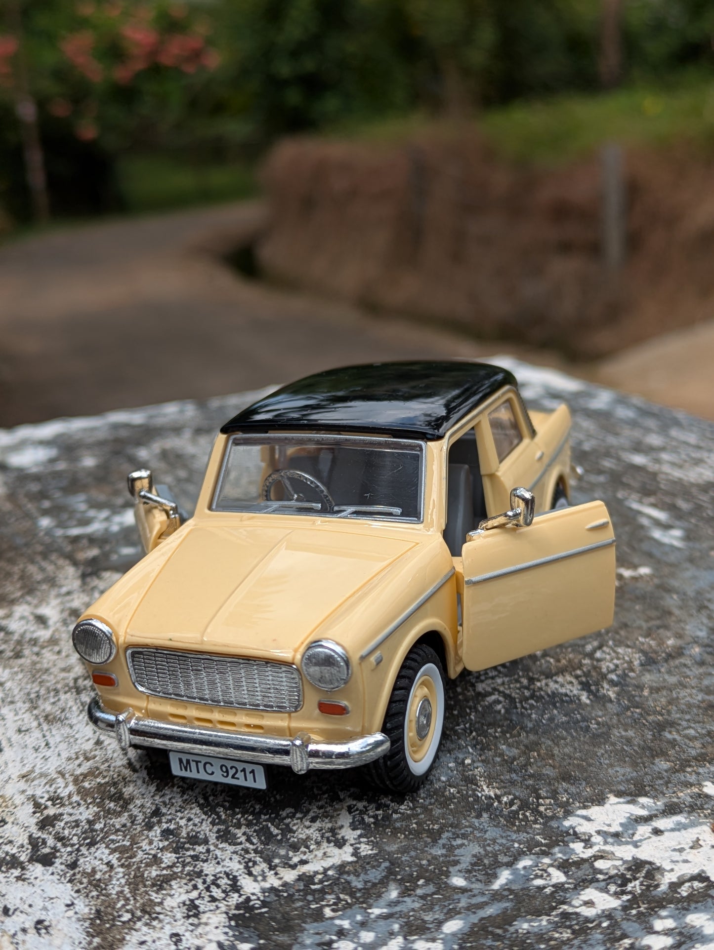 Die-cast Model Premier Padmini Hard Plastic Body Door Openable