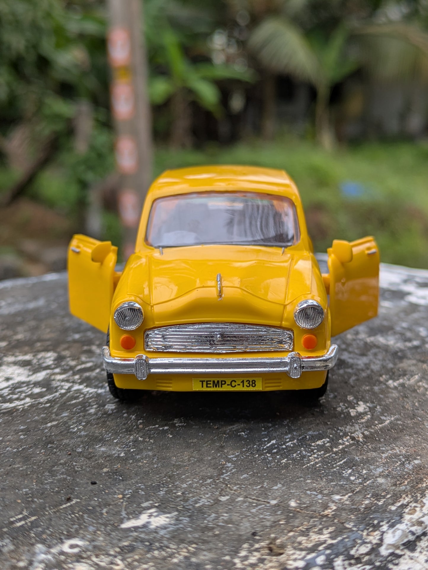 Die-cast Model Ambassador Hard Plastic Body Door Openable