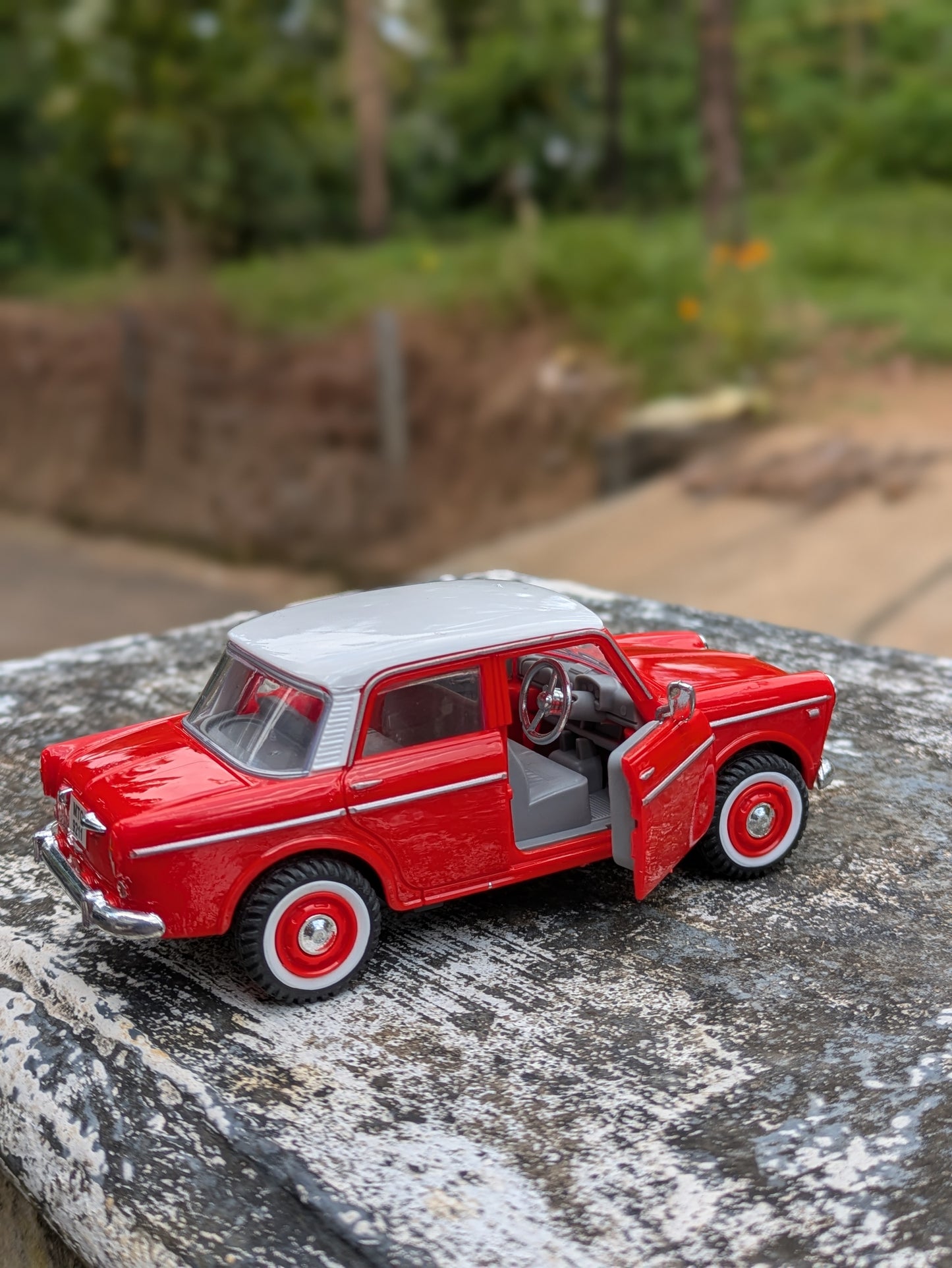 Die-cast Model Premier Padmini Hard Plastic Body Door Openable