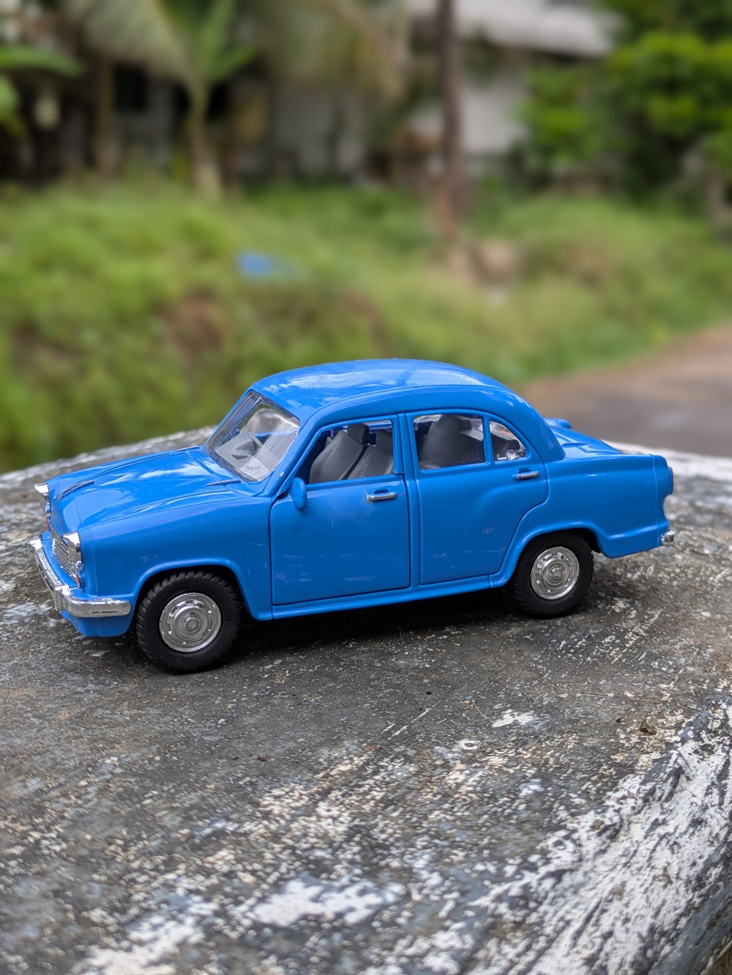 Die-cast Model Ambassador Hard Plastic Body Door Openable