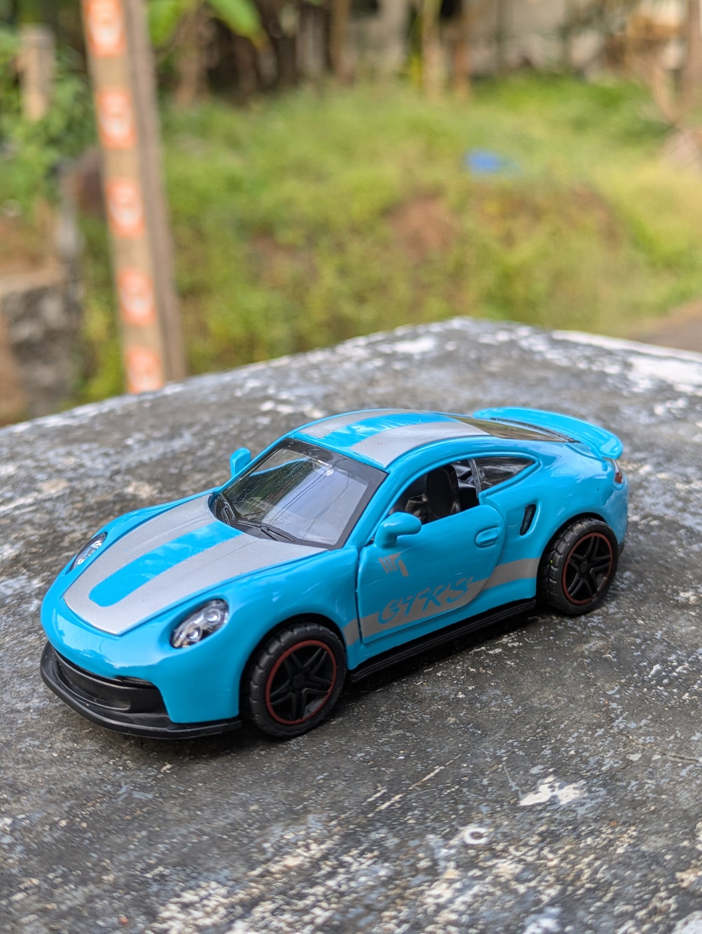 Die-Cast Metal Cars Scale Model Door Openable