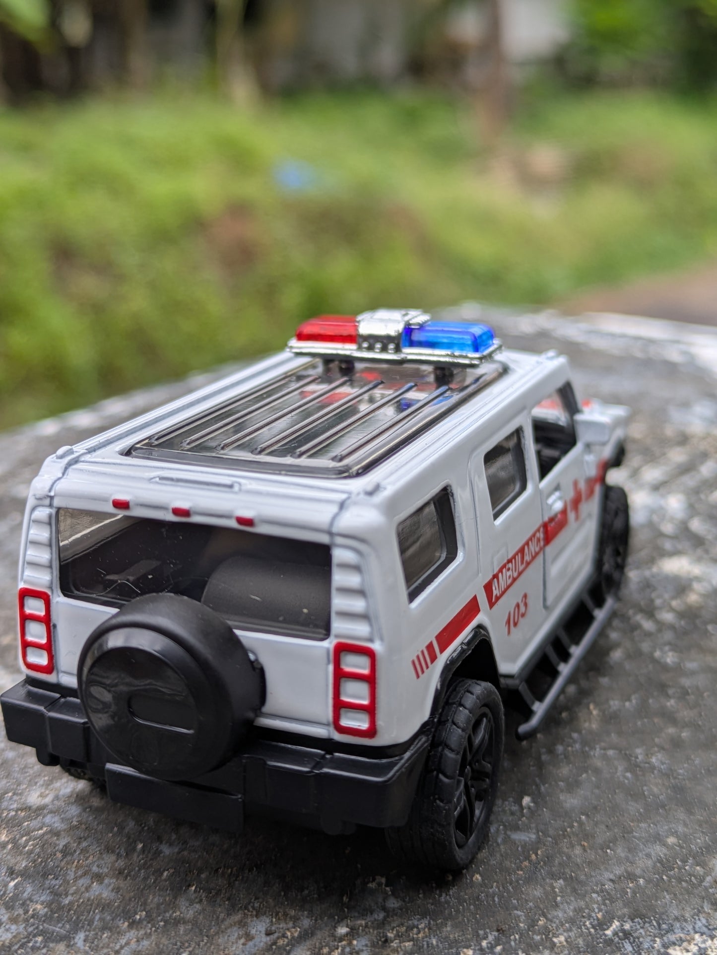 Die-cast Model Metal Body Ambulance Vehicle Door Openable