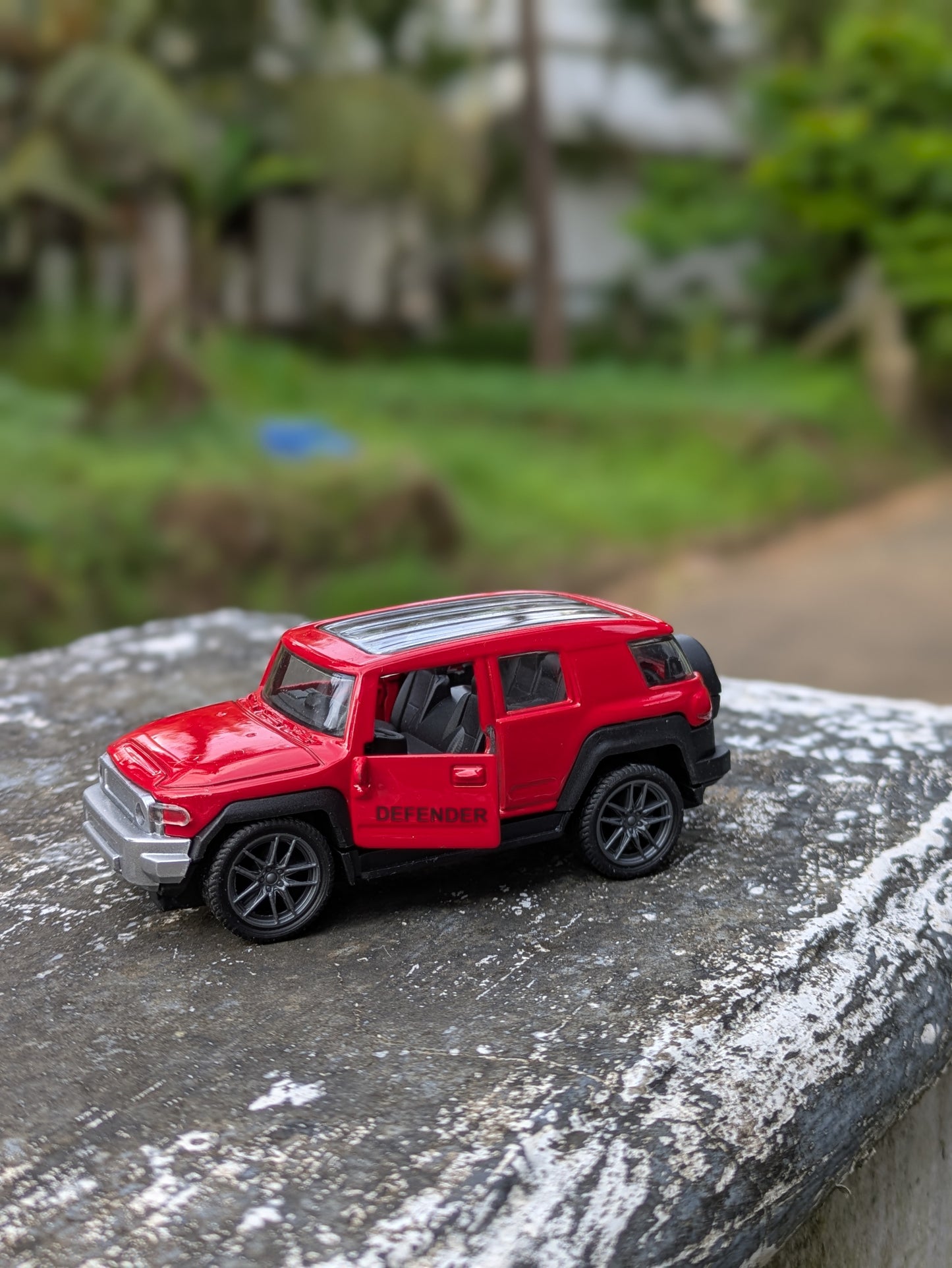 Hot Wheels/Die Cast Diffender Model Metal And Plastic Mix Body ( Red )