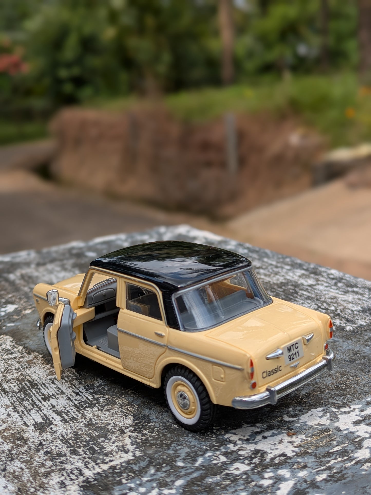 Die-cast Model Premier Padmini Hard Plastic Body Door Openable