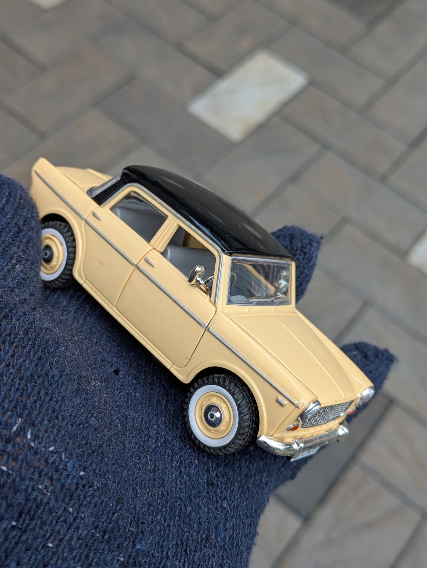 Die-cast Model Premier Padmini Hard Plastic Body Door Openable