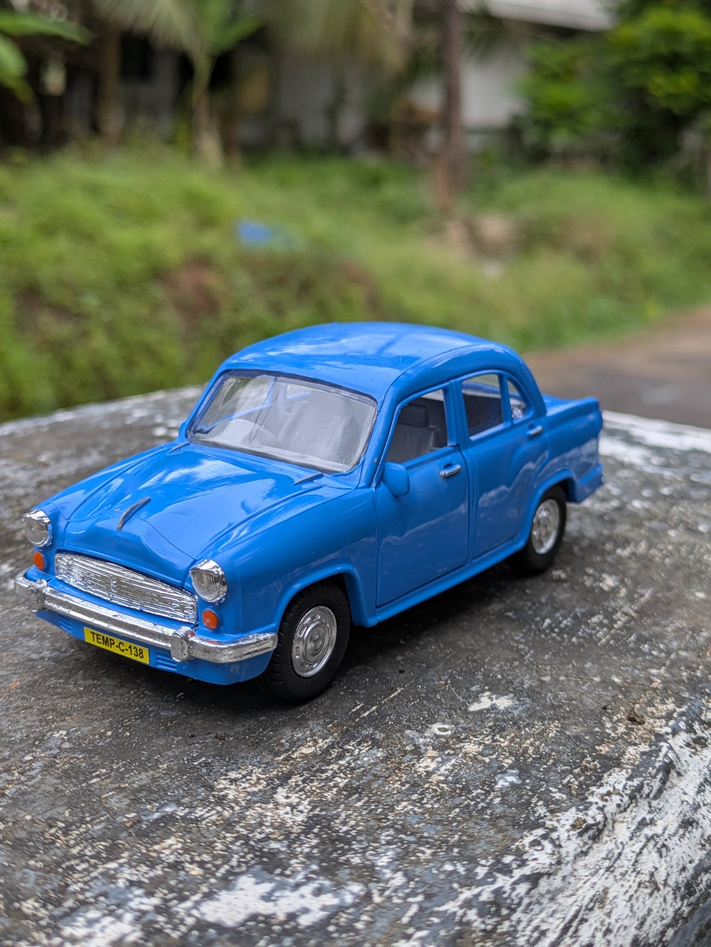 Die-cast Model Ambassador Hard Plastic Body Door Openable