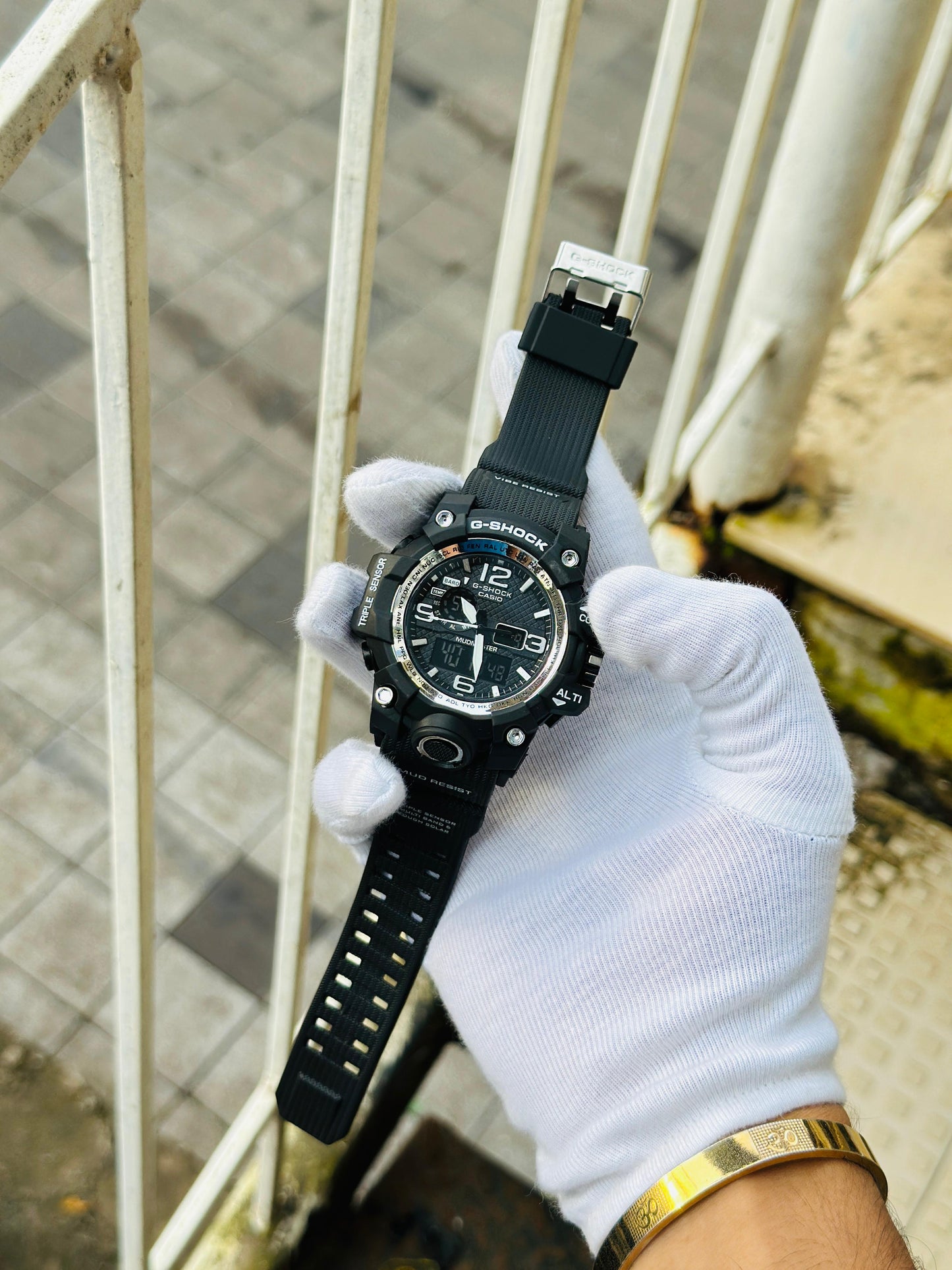 DIGITAL WATCH FOR MEN ROUND DIAL G-SHOCK MODEL