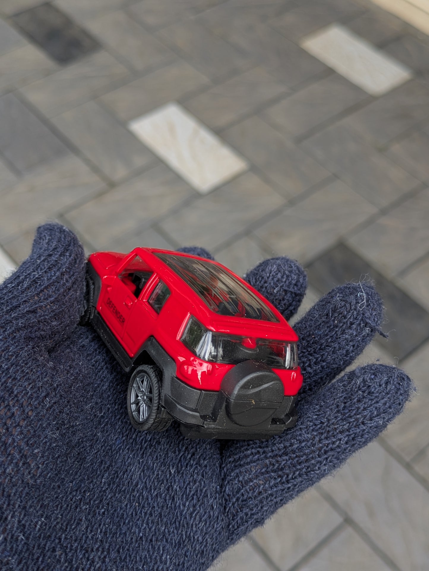Hot Wheels/Die Cast Diffender Model Metal And Plastic Mix Body ( Red )