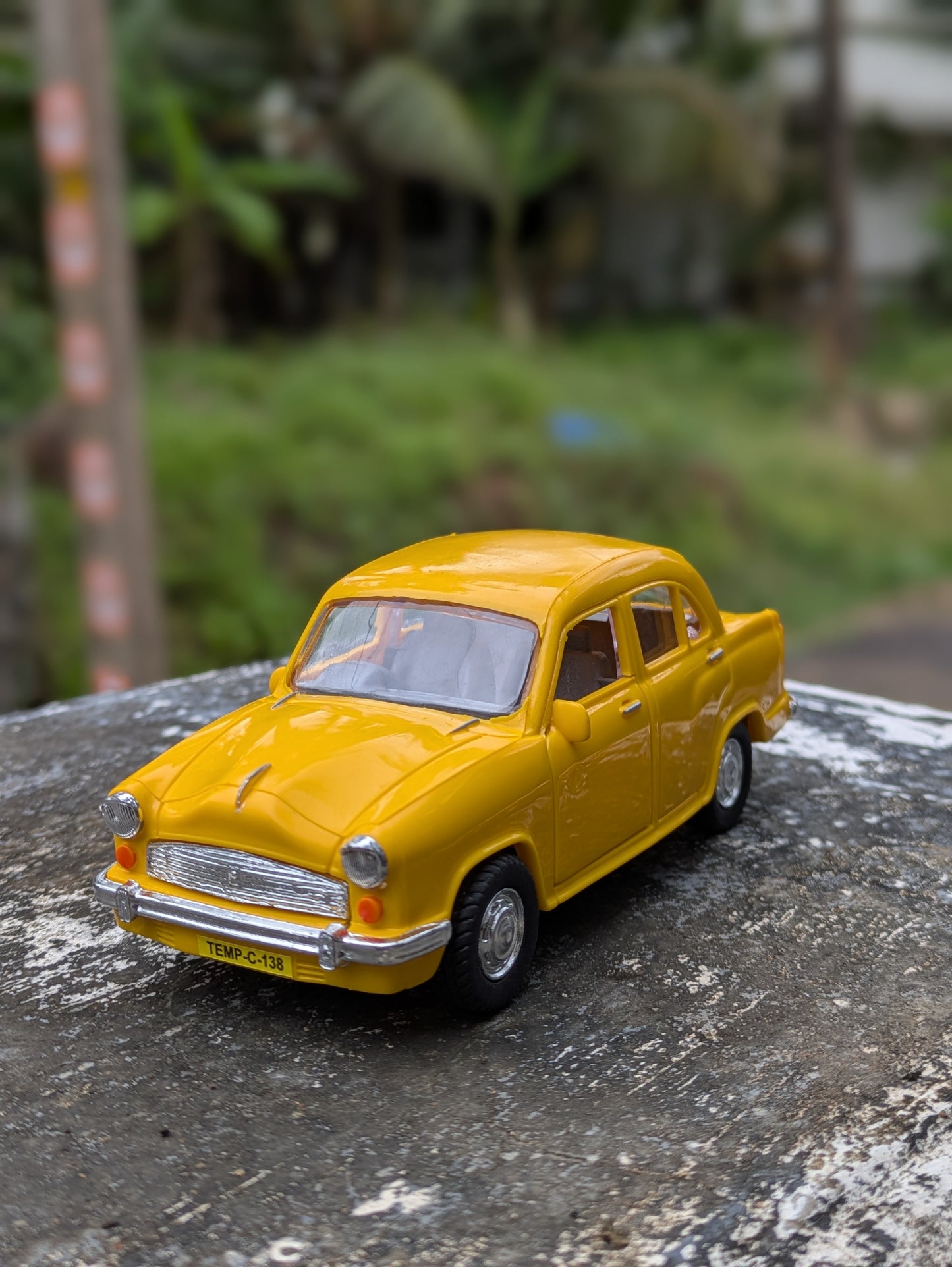 Die-cast Model Ambassador Hard Plastic Body Door Openable