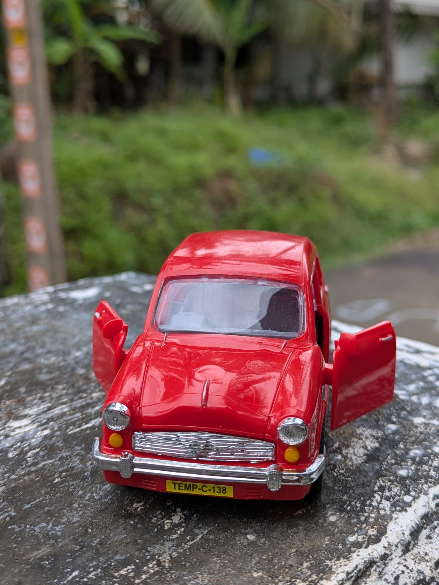 Die-cast Model Ambassador Hard Plastic Body Door Openable