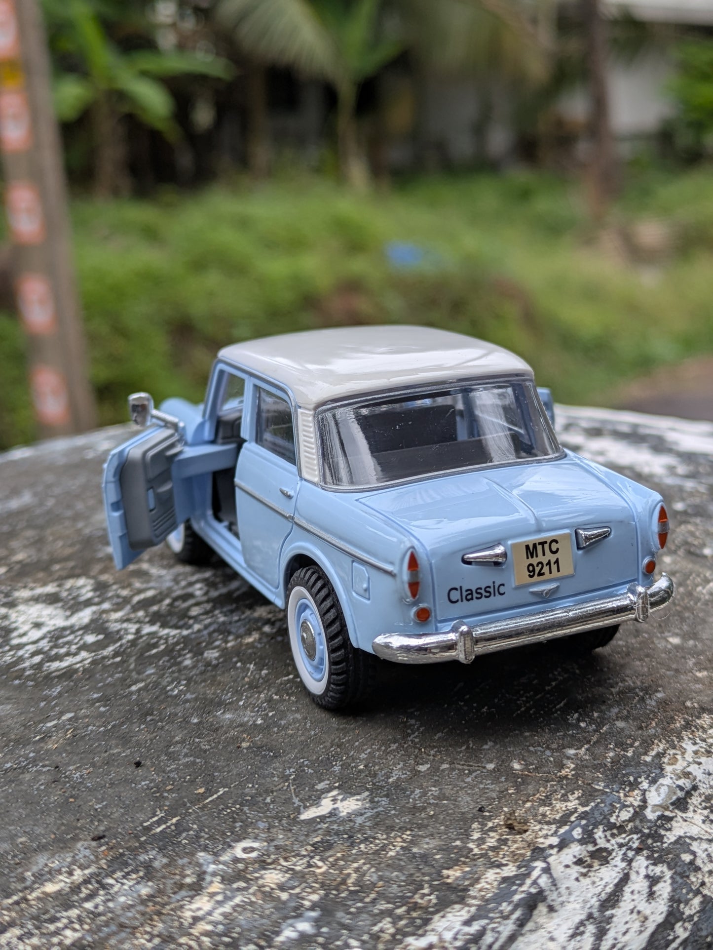 Die-cast Model Premier Padmini Hard Plastic Body Door Openable