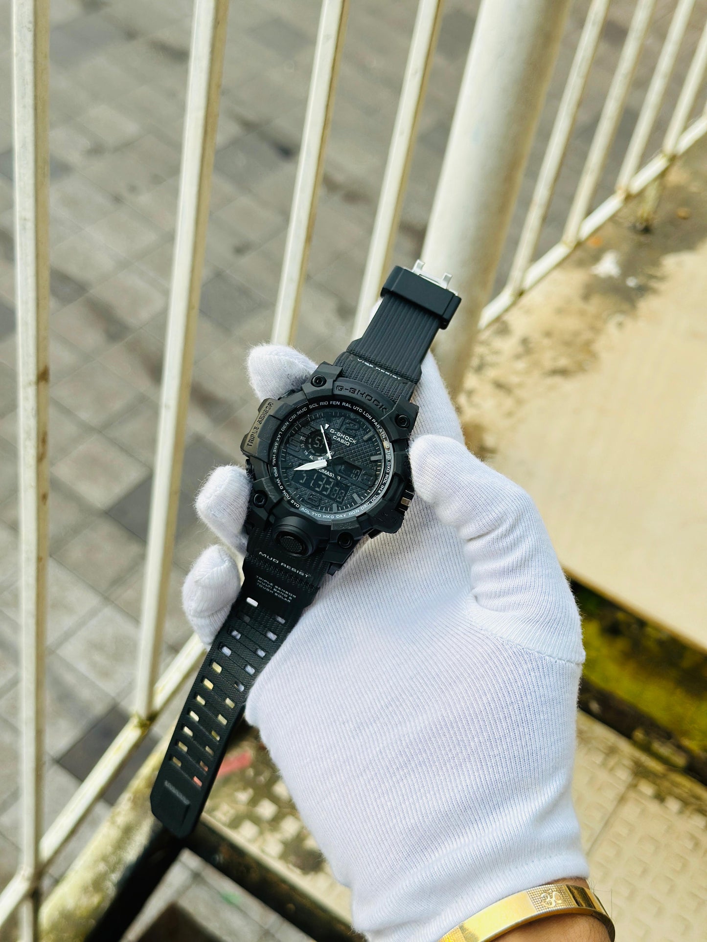DIGITAL WATCH FOR MEN ROUND DIAL G-SHOCK MODEL