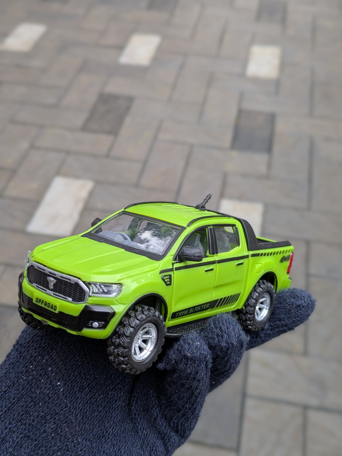 Die-cast Model Truck Hard Plastic Body Door Openable