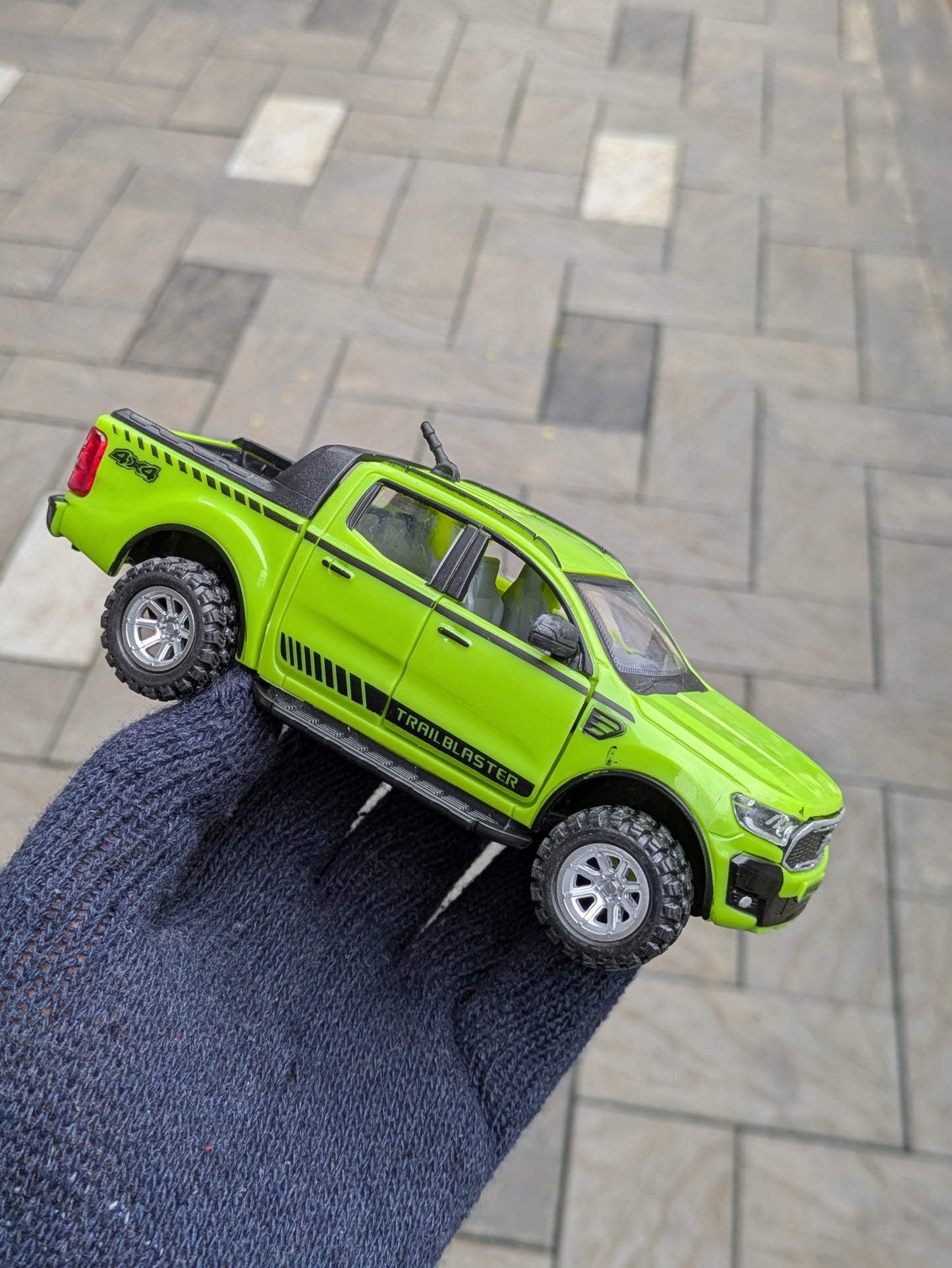 Die-cast Model Truck Hard Plastic Body Door Openable