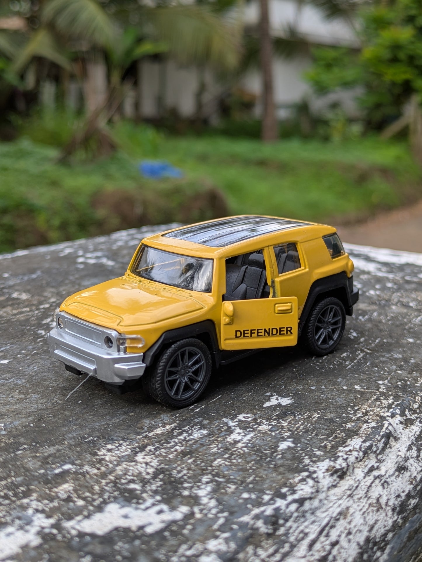 Hot Wheels/Die Cast Diffender Model Metal And Plastic Mix Body ( Yellow )