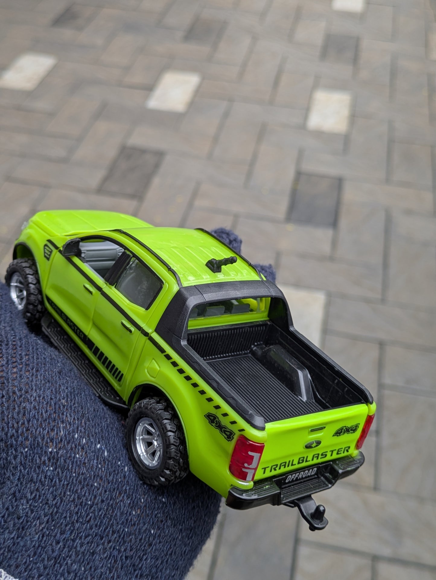 Die-cast Model Truck Hard Plastic Body Door Openable