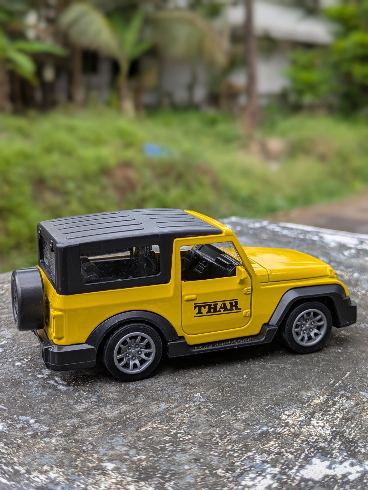 Die-cast Model Metal Body Thar Door Openable