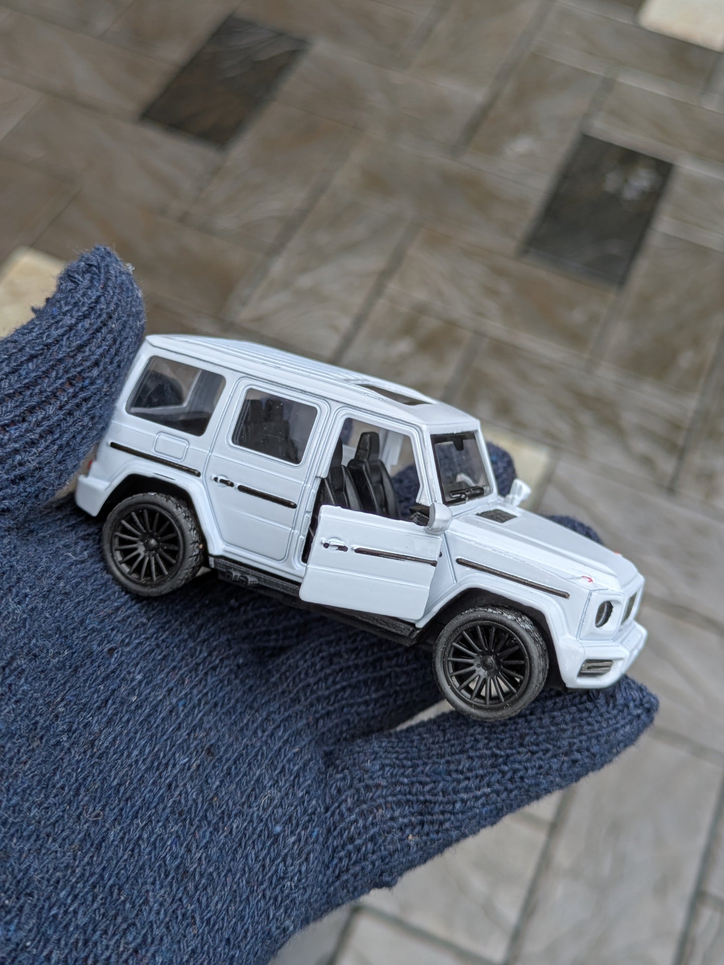 Hot Wheels/Die Cast BENZ G-WAGEN Model Metal And Plast