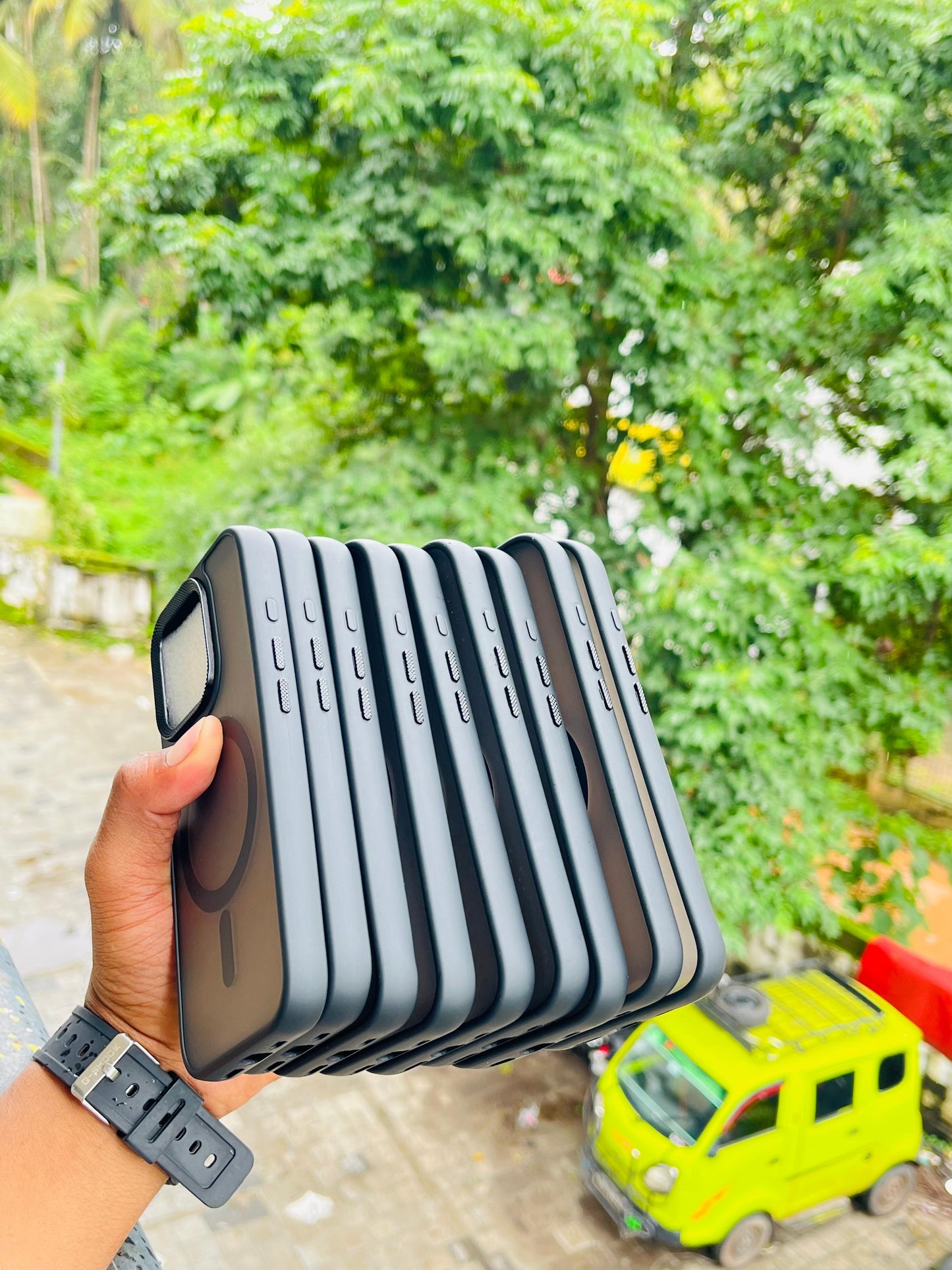 Matel Line Magsafe Case ( black)(pack of 1)