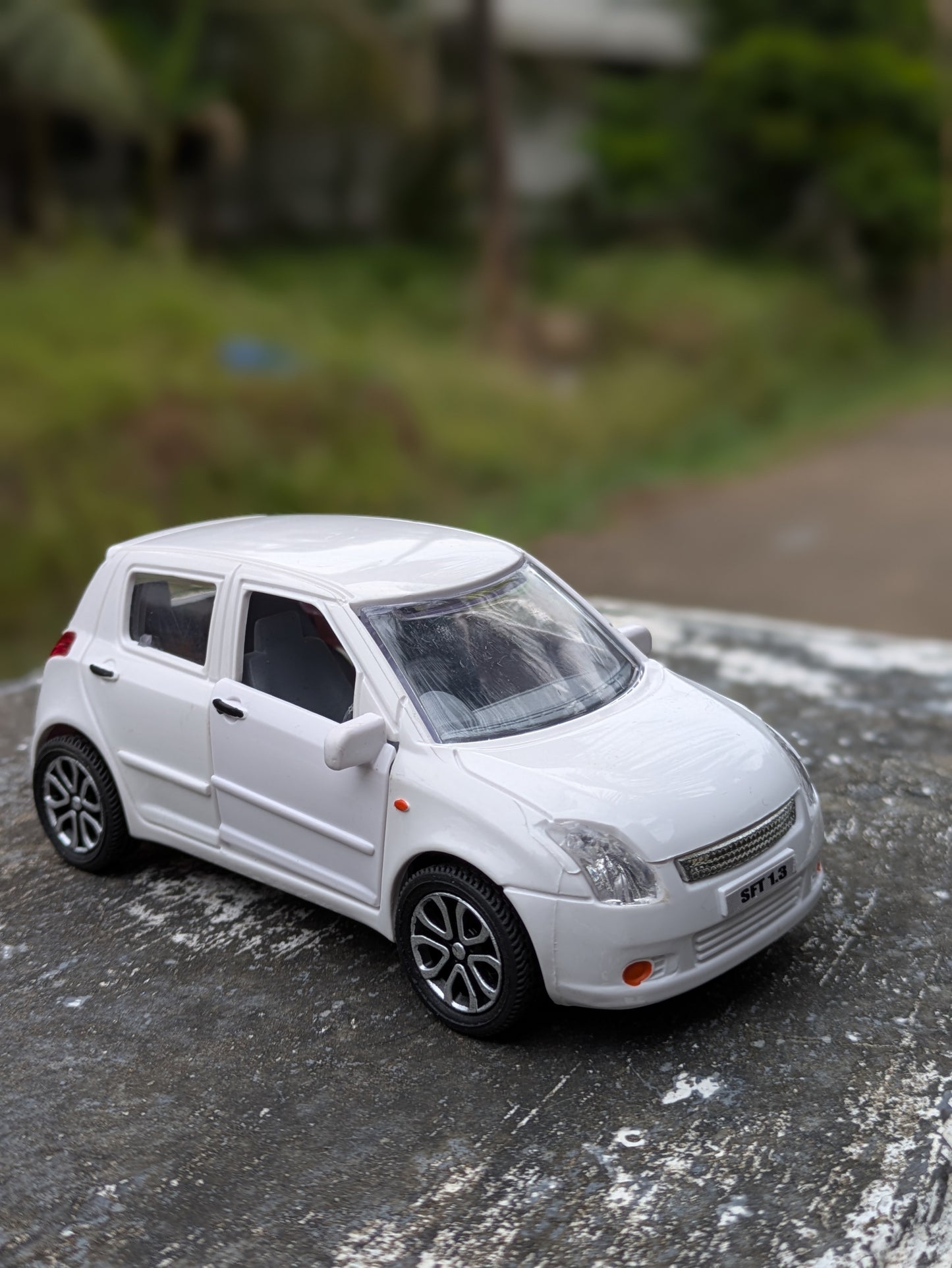 Die-cast Model Hard Plastic Body Door Openable