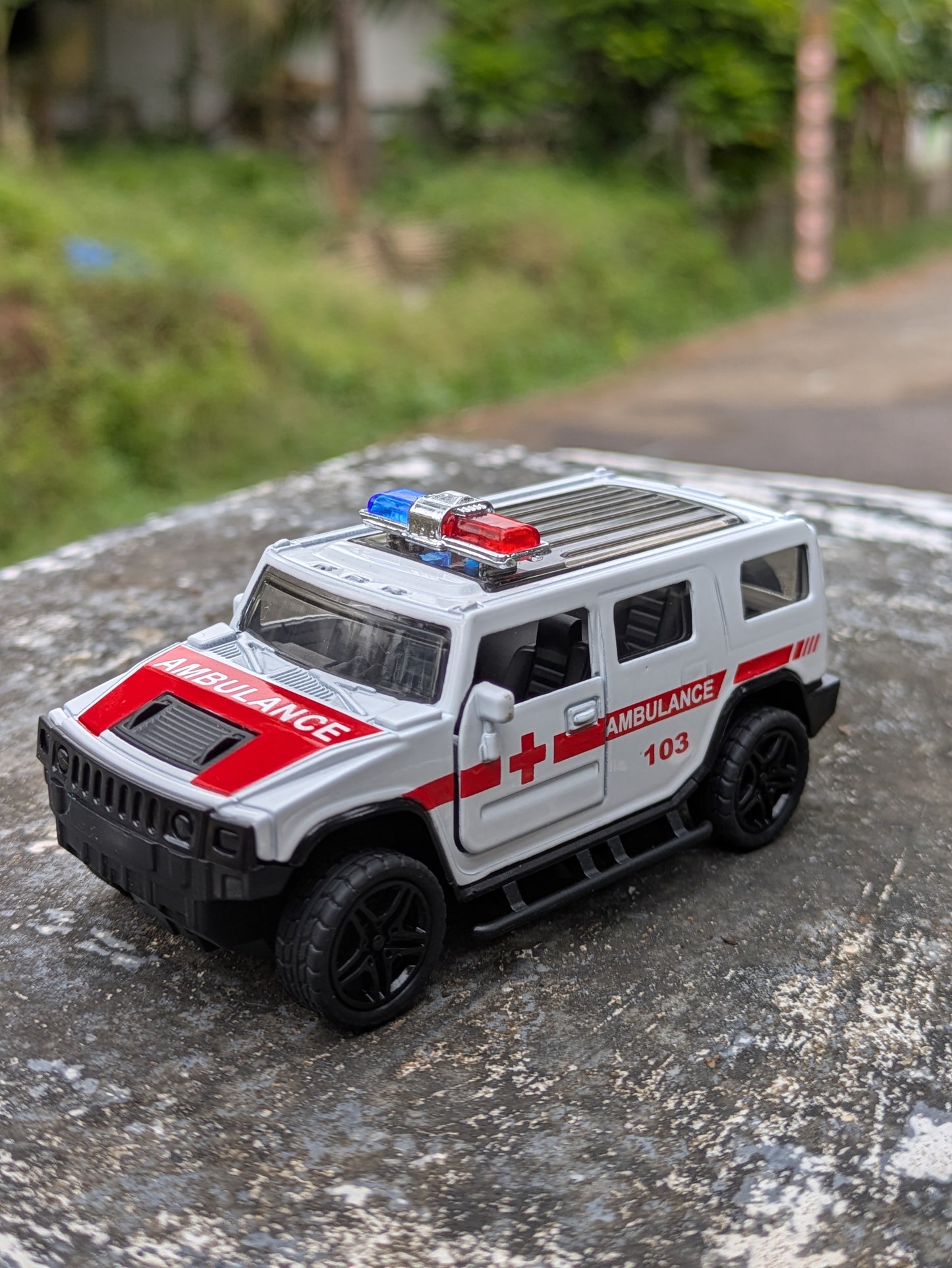 Die-cast Model Metal Body Ambulance Vehicle Door Openable