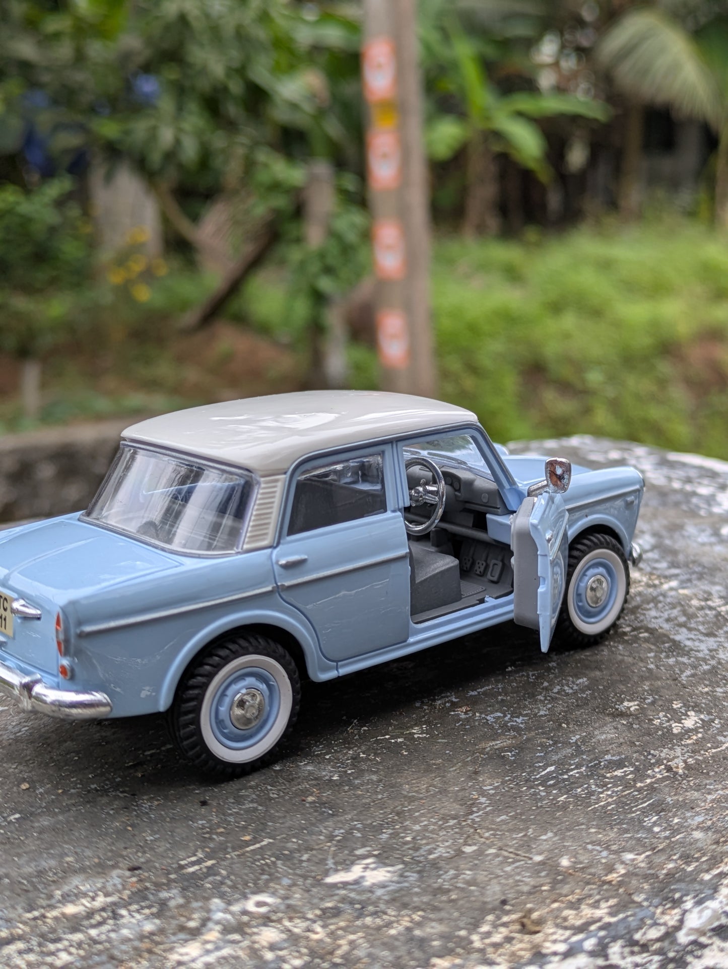 Die-cast Model Premier Padmini Hard Plastic Body Door Openable