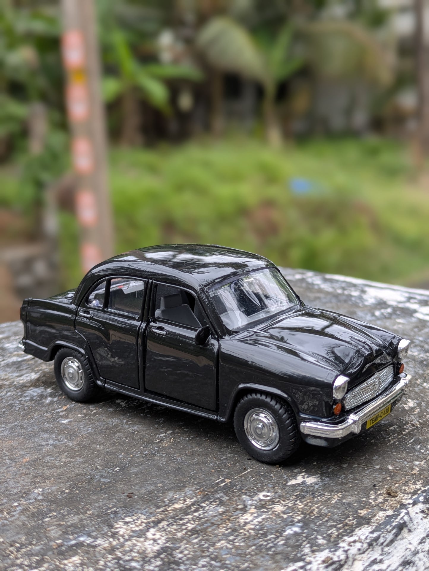 Die-cast Model Ambassador Hard Plastic Body Door Openable