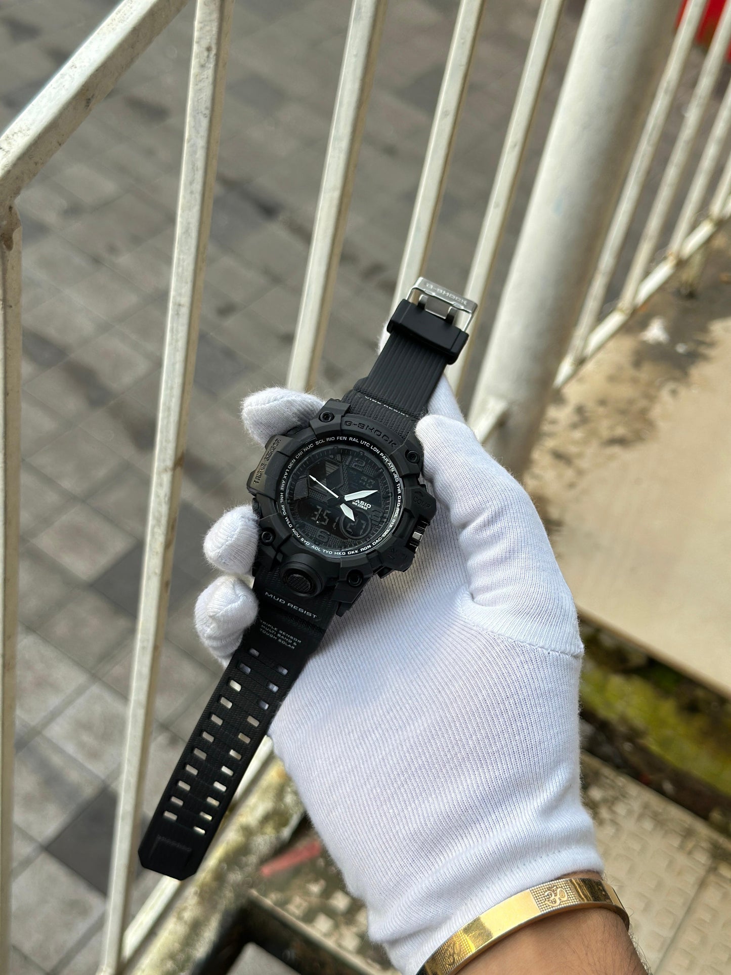 DIGITAL WATCH FOR MEN ROUND DIAL G-SHOCK MODEL