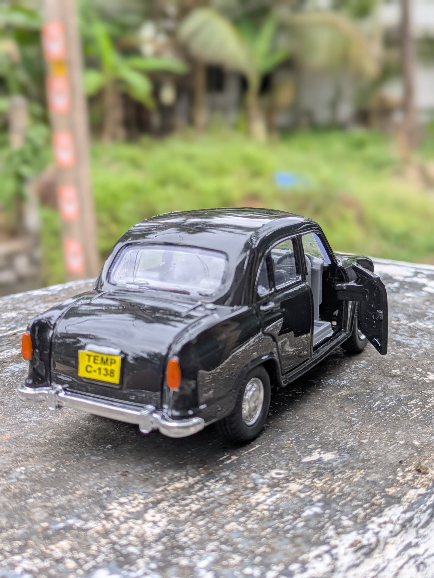 Die-cast Model Ambassador Hard Plastic Body Door Openable