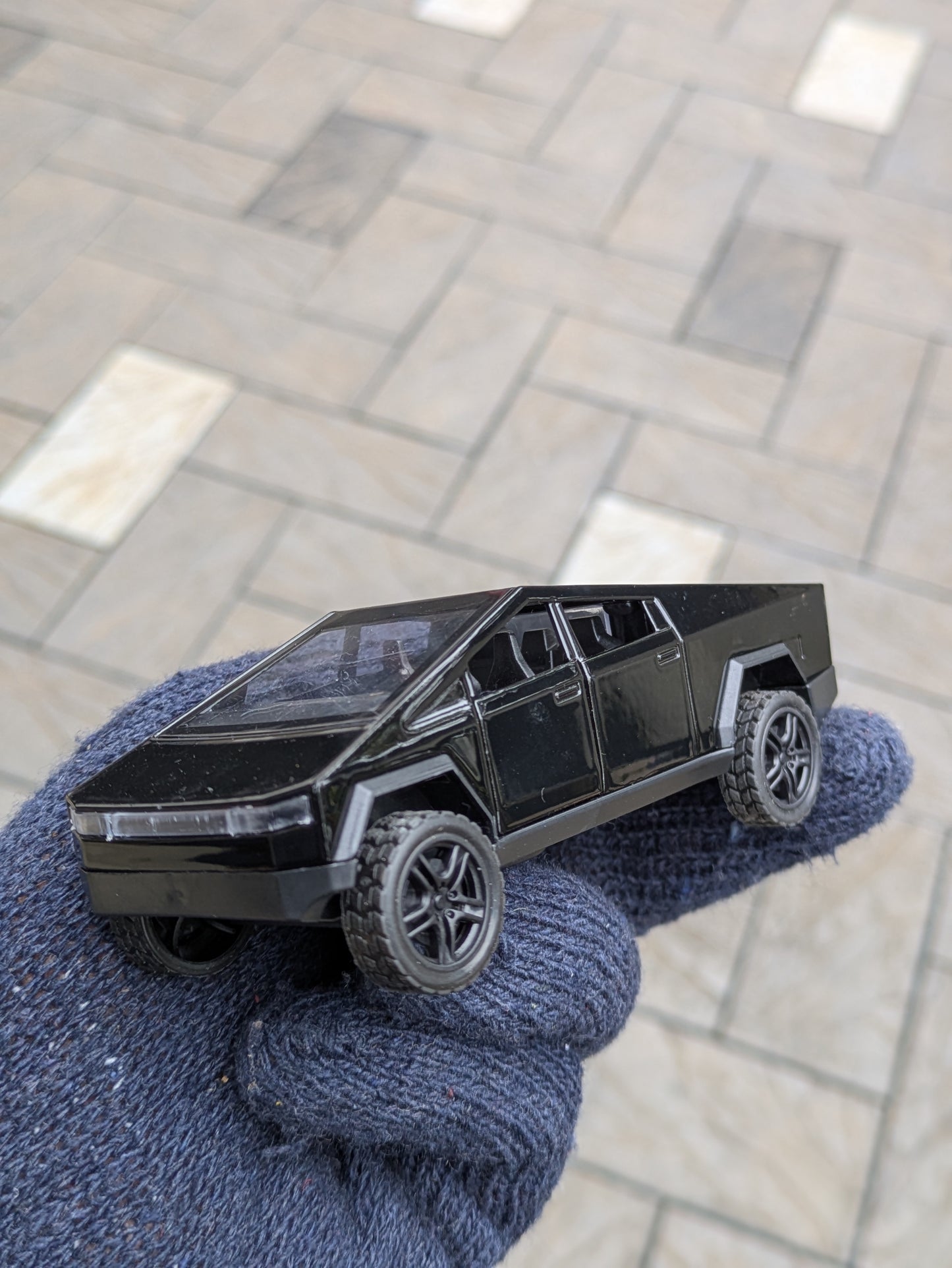 Die-cast Model Metal Body Tesla Cyber Truck Door Openable