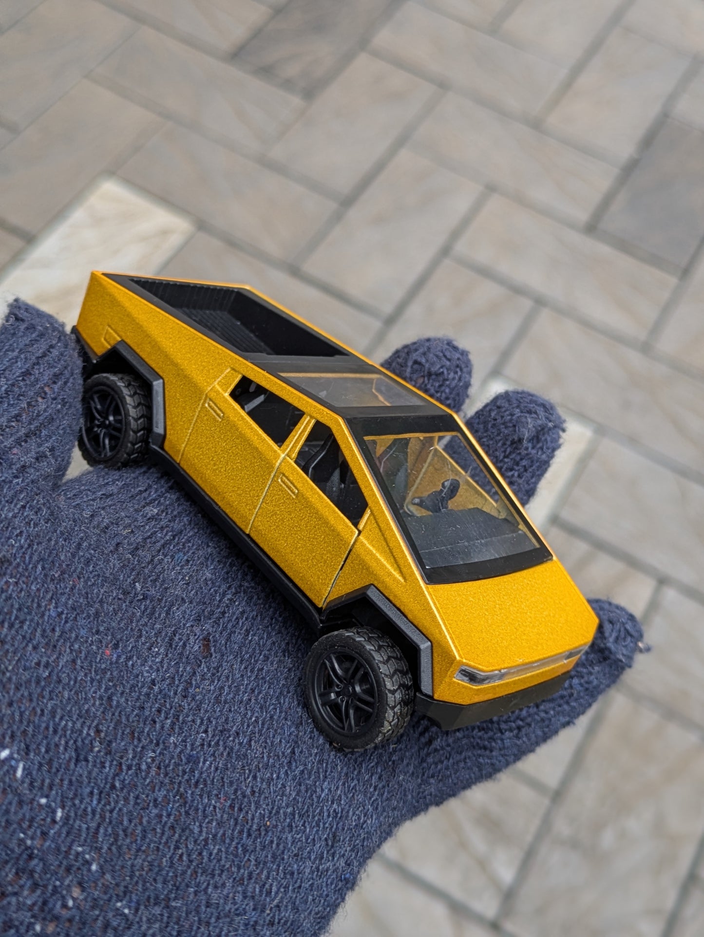 Die-cast Model Metal Body Tesla Cyber Truck Door Openable