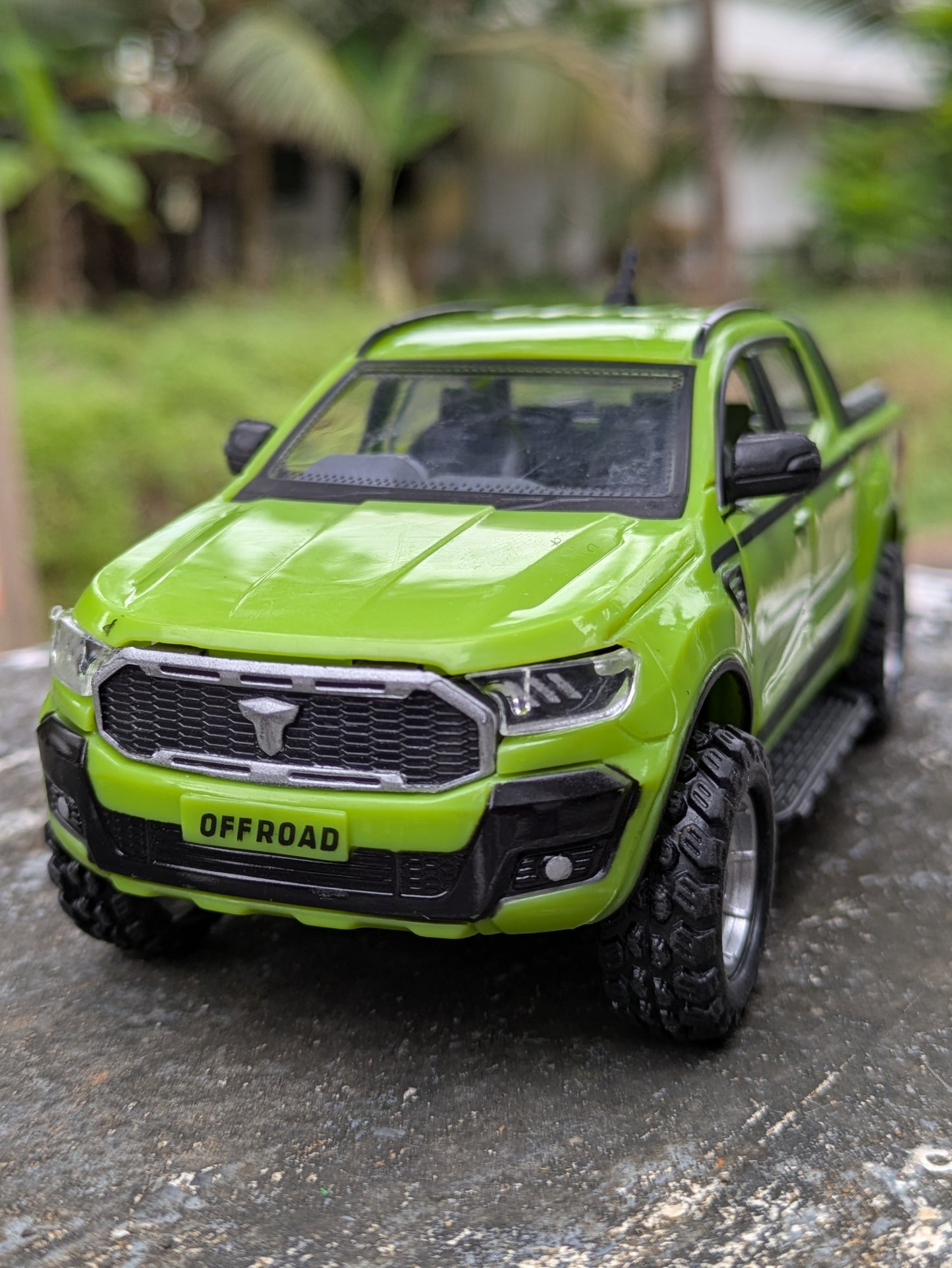 Die-cast Model Truck Hard Plastic Body Door Openable