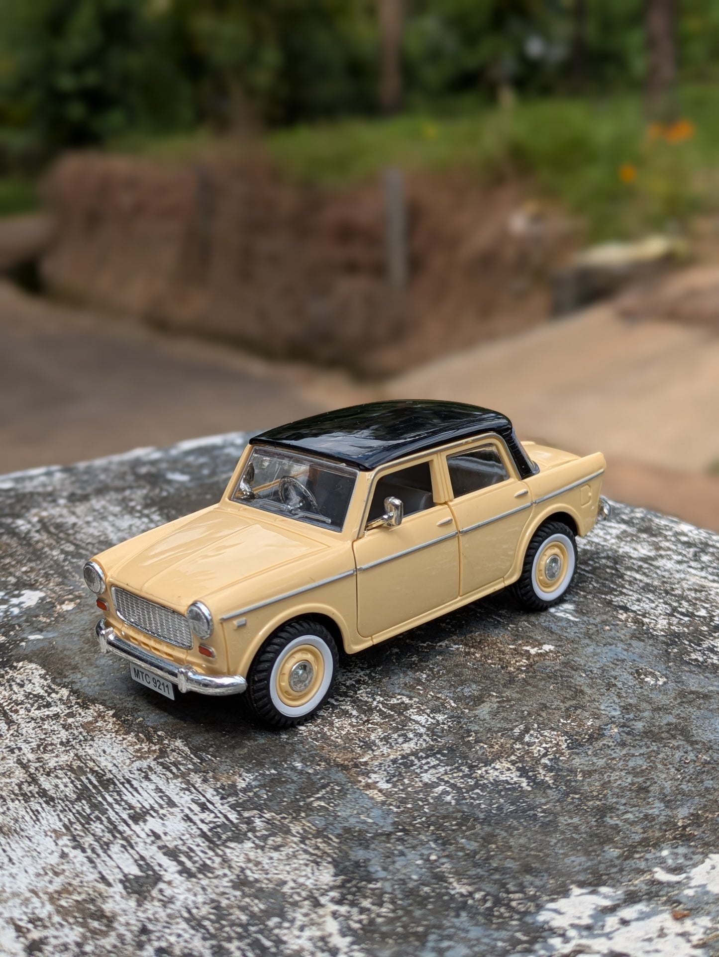 Die-cast Model Premier Padmini Hard Plastic Body Door Openable